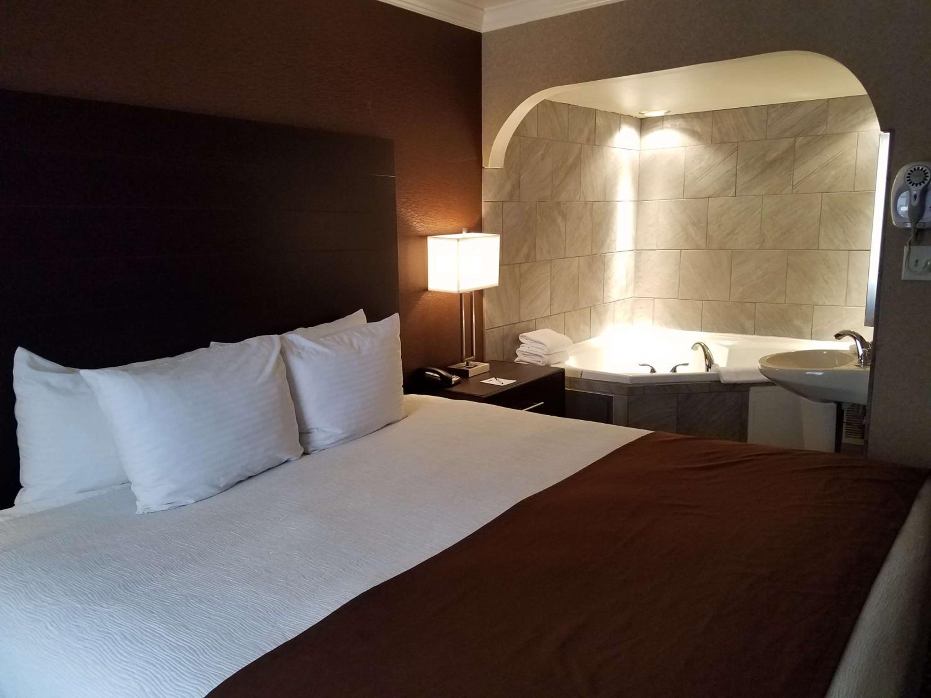 King Suite with Jacuzzi  - Photo 1