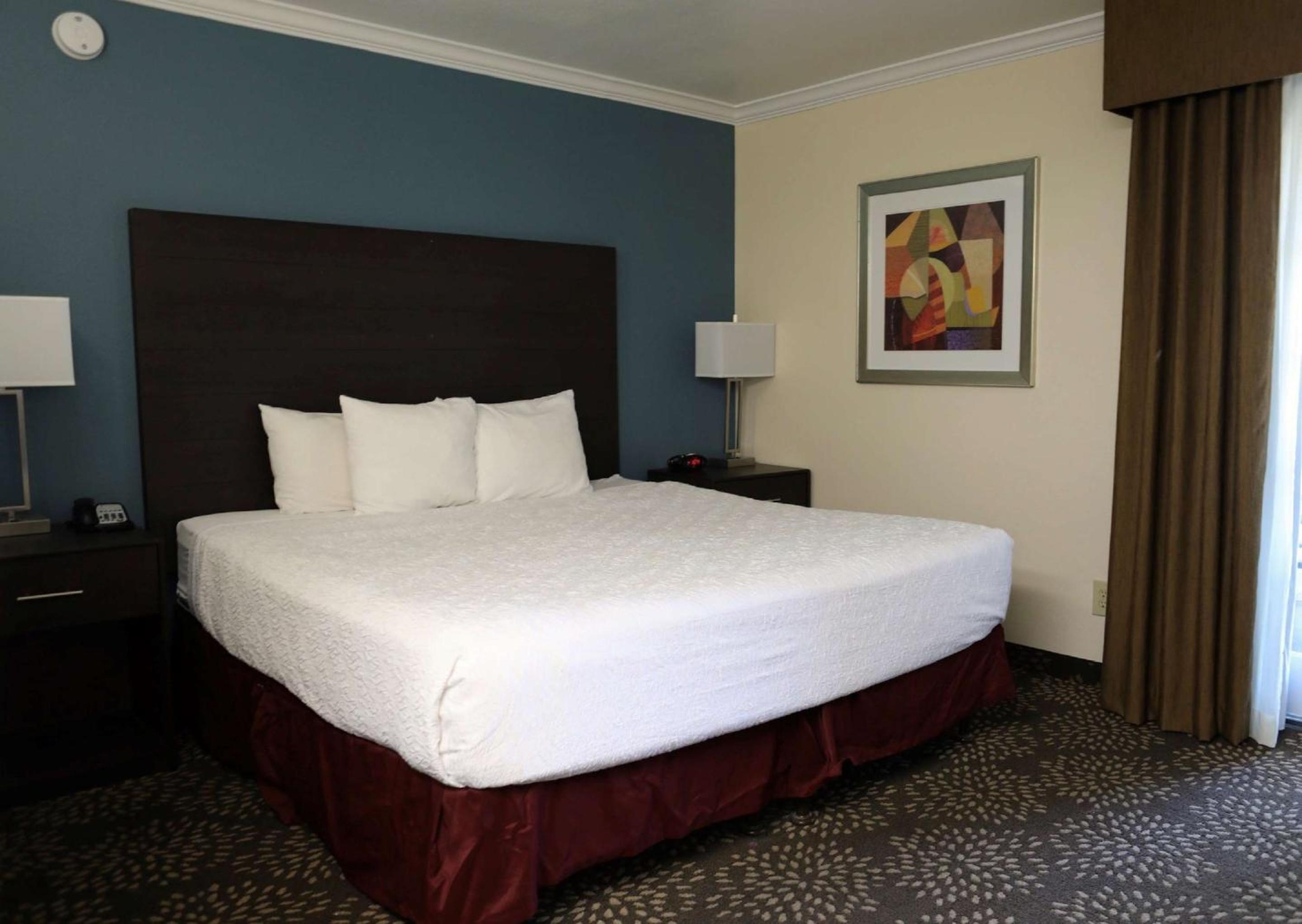 King Suite with Sofa Bed, Spa Bath and Balcony- Non-Smoking - Photo 1