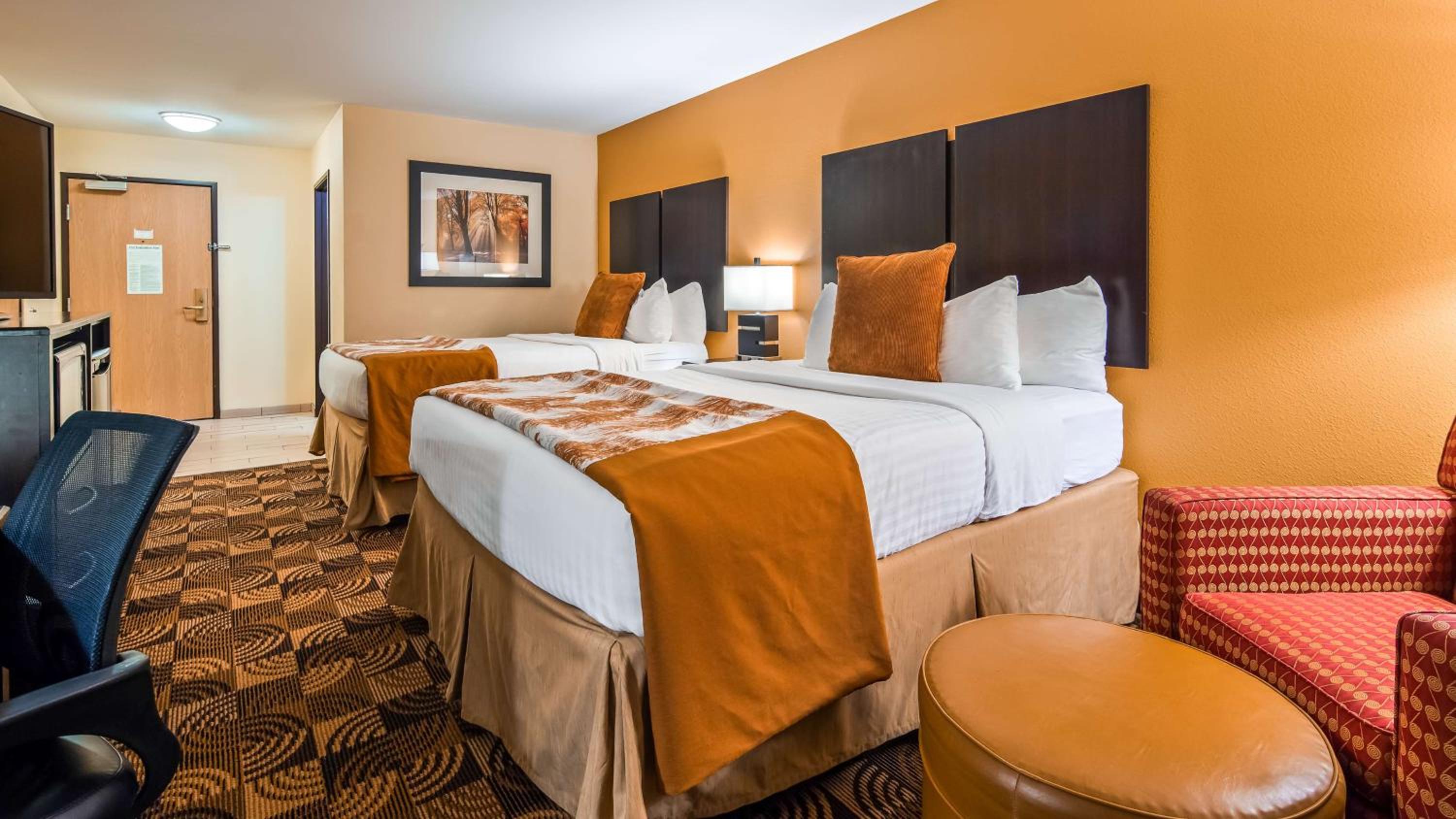 Queen Room with Two Queen Beds - Non-Smoking - Photo 1