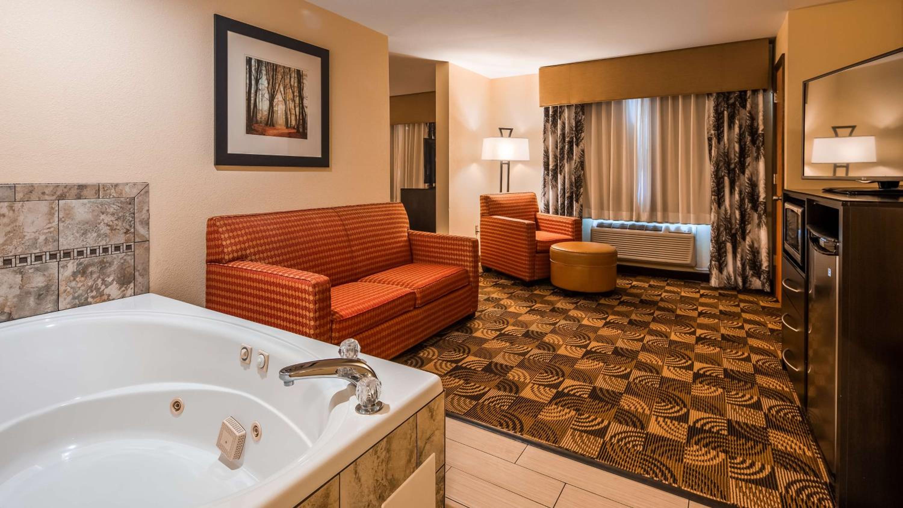 King Suite with Sofa Bed and Spa Bath - Photo 2