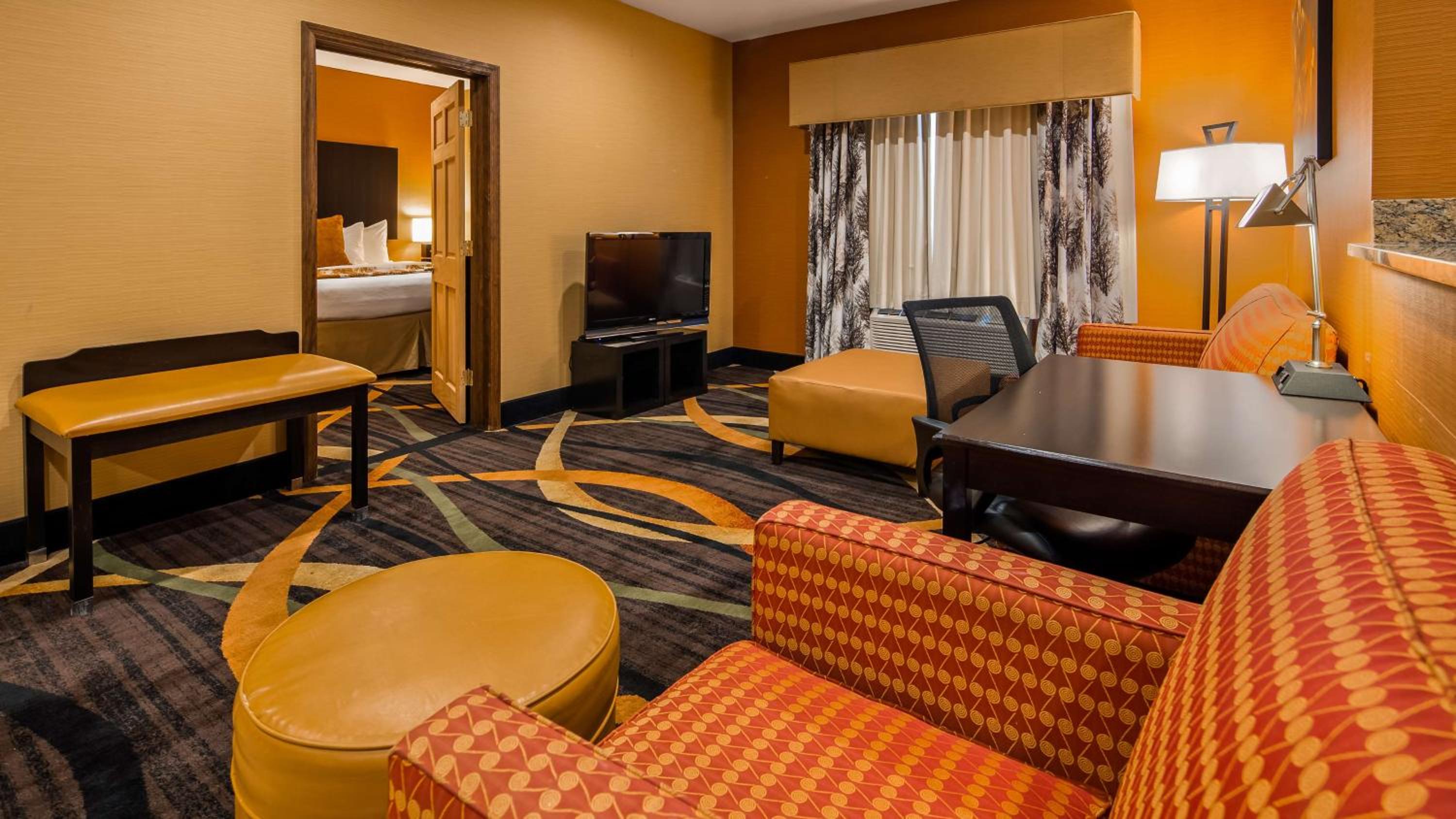 One-Bedroom King Suite with Sofa Bed - Non-Smoking - Photo 1