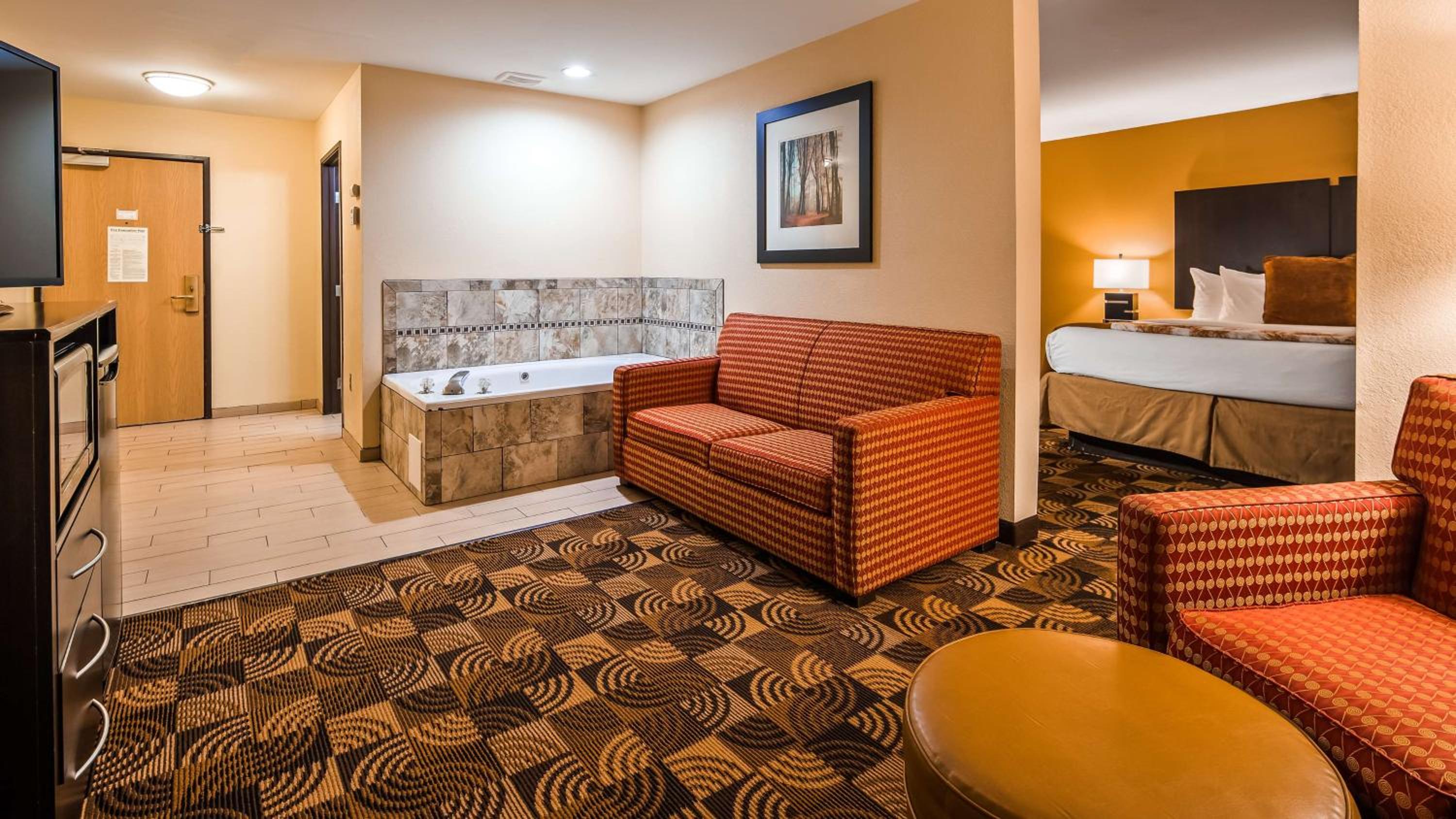 King Suite with Sofa Bed and Spa Bath - Photo 3