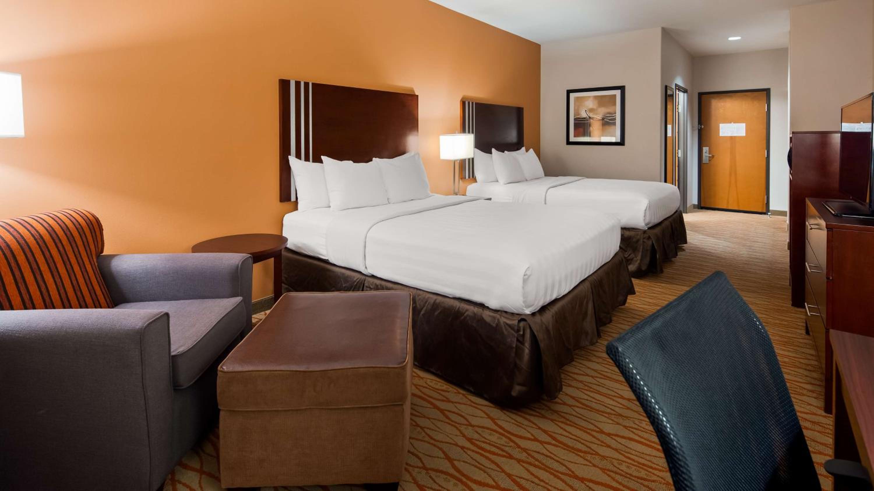 Queen Room with Two Queen Beds - Disability Access/Non-Smoking photo 2