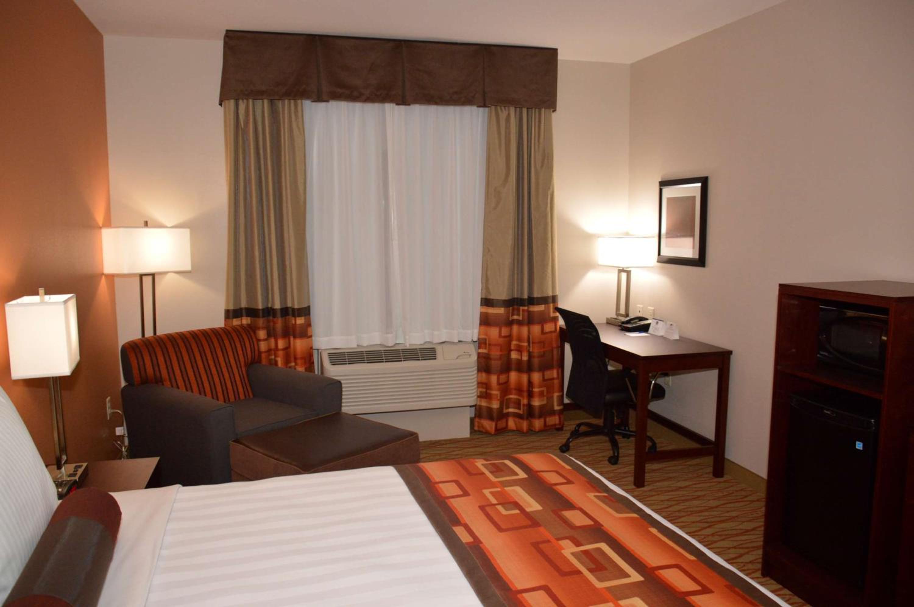 King Suite with Sofa Bed - Non Smoking photo 3