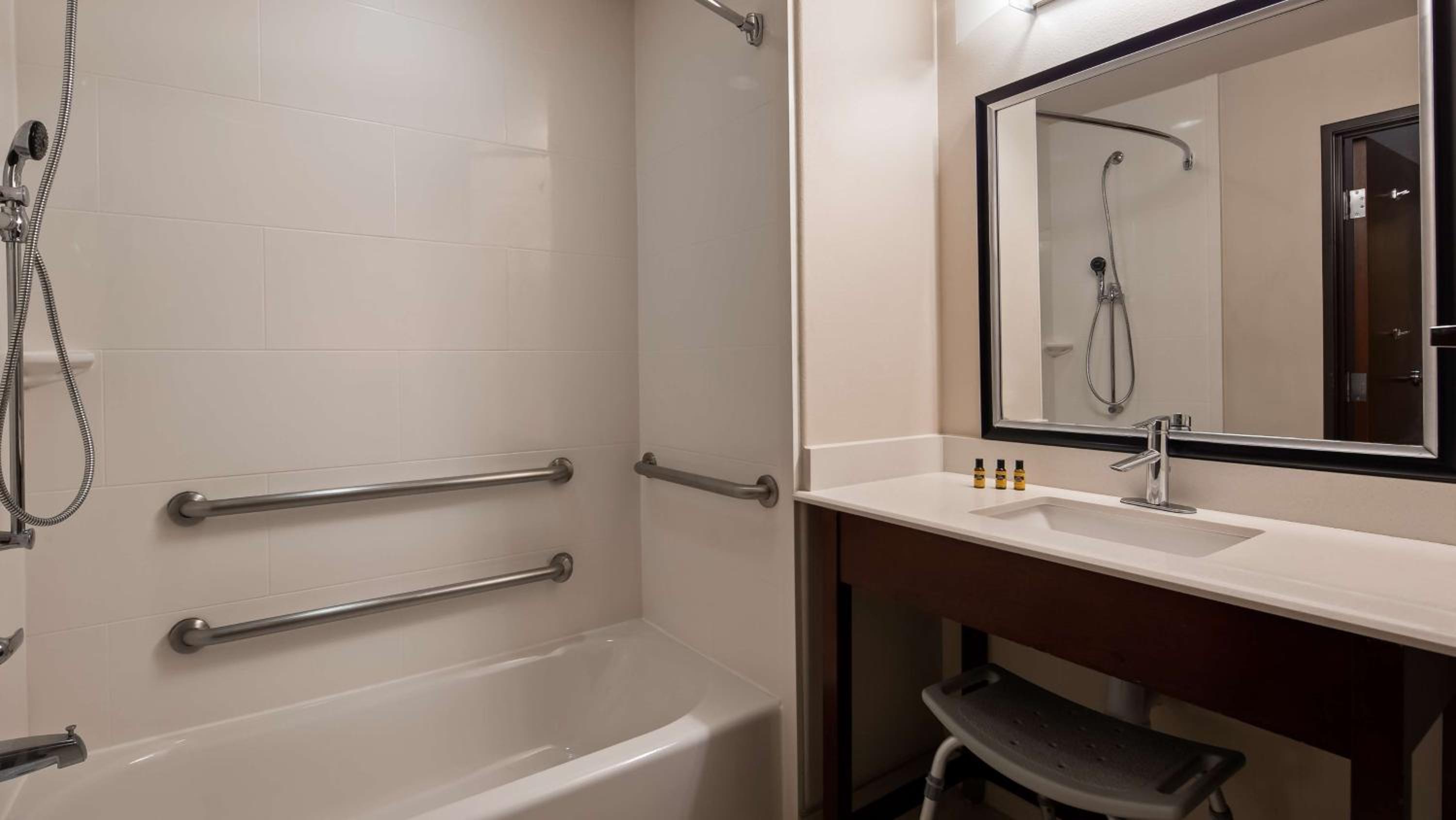 Queen Room with Two Queen Beds - Disability Access/Non-Smoking