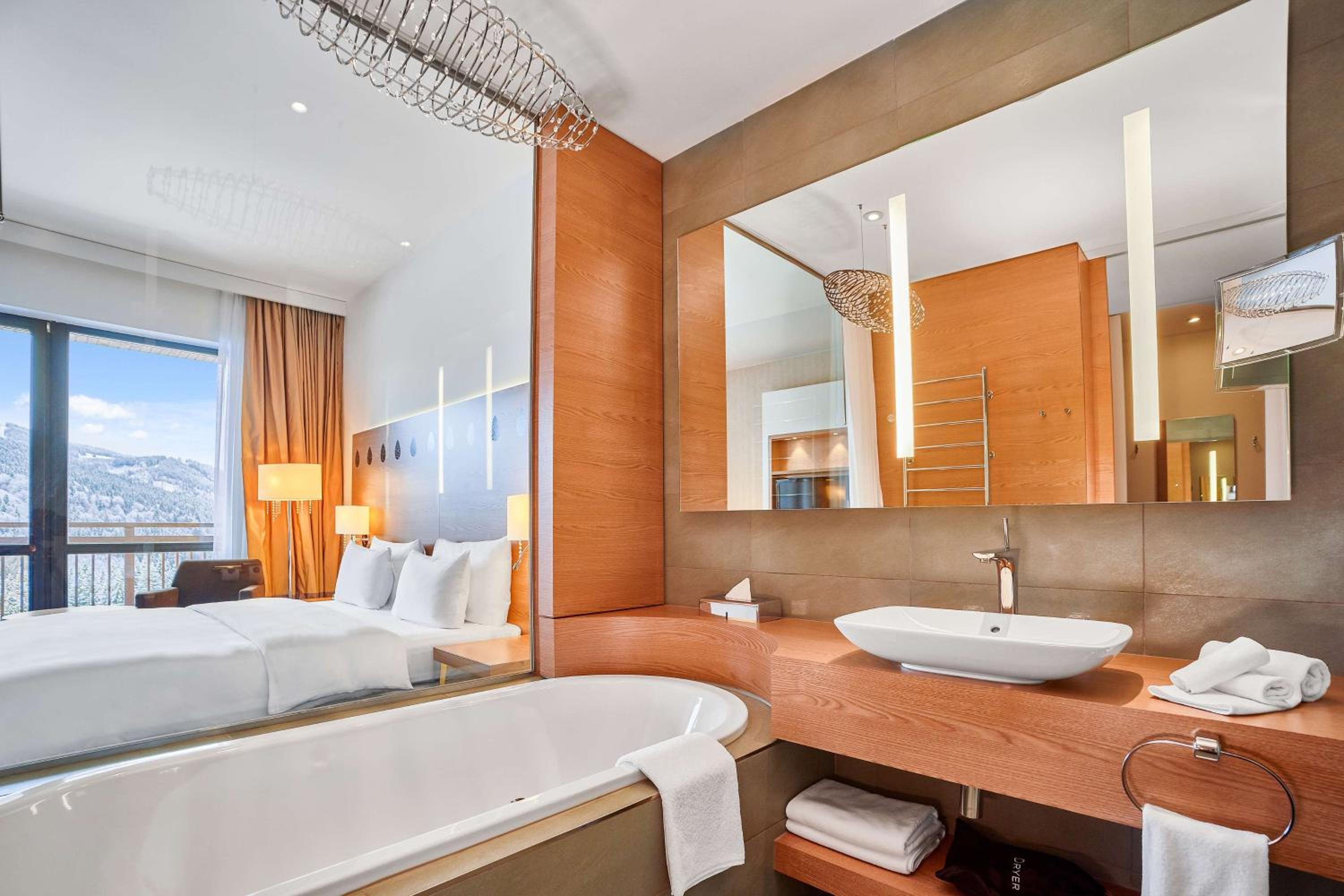Superior Room with Balcony - Photo 2