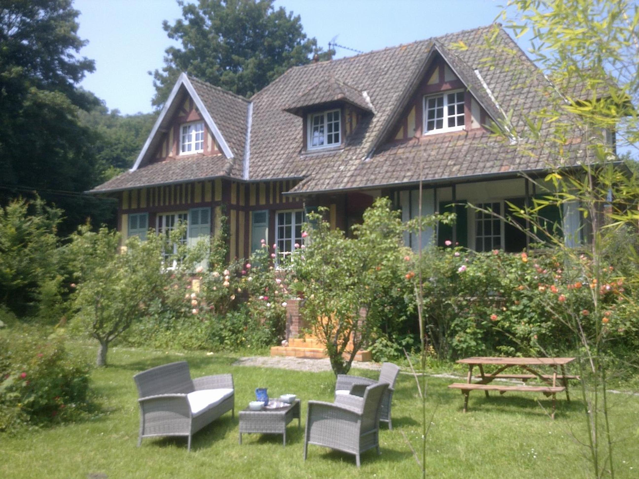 Four-Bedroom House photo 2