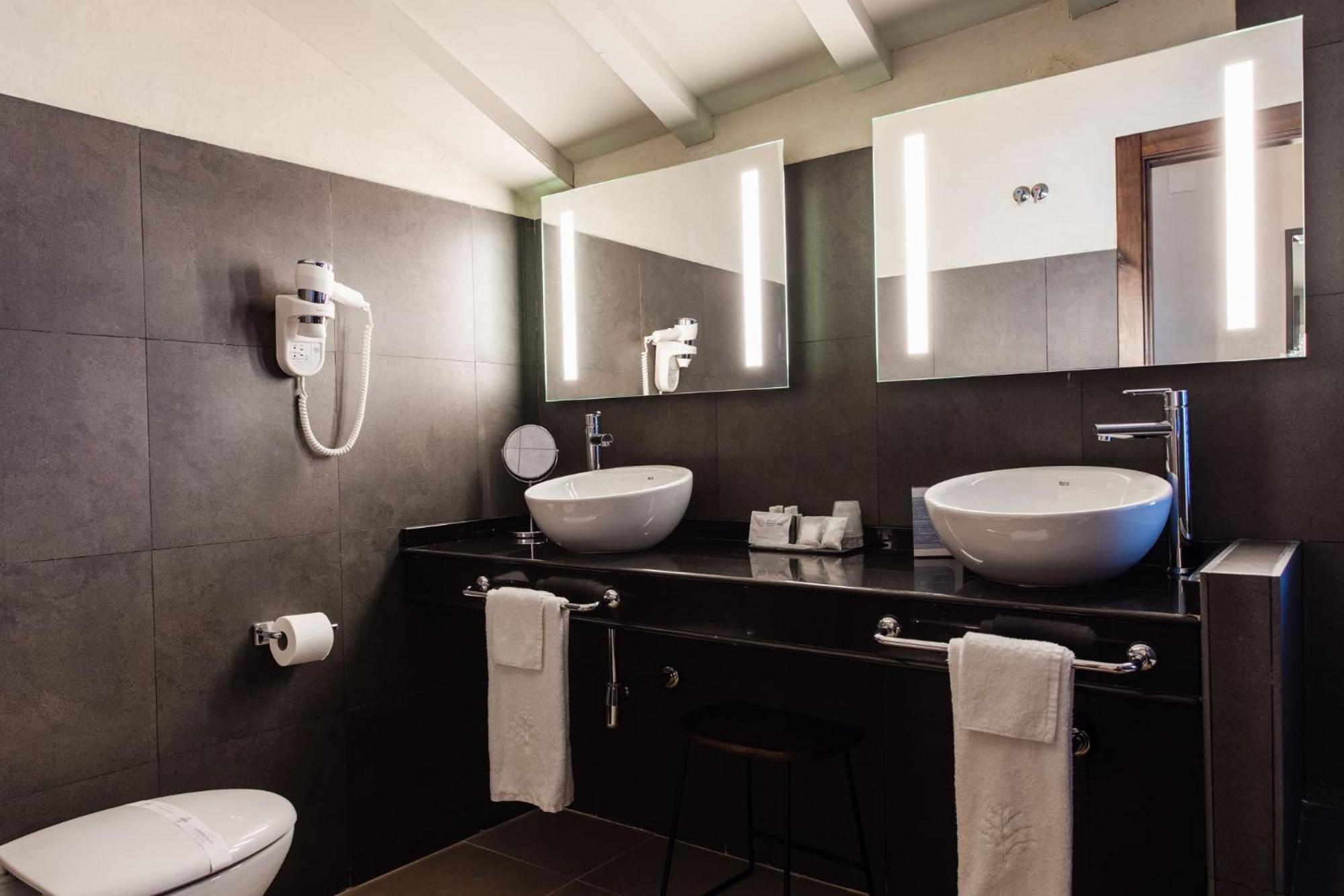 Standard Twin Room - Photo 3