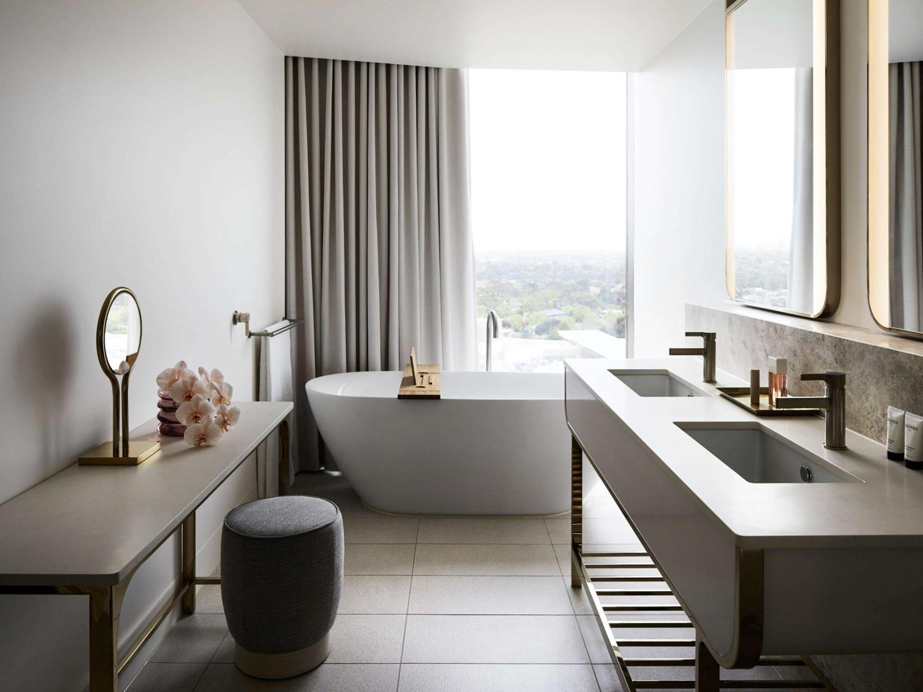 Deluxe King Suite - Photo 5