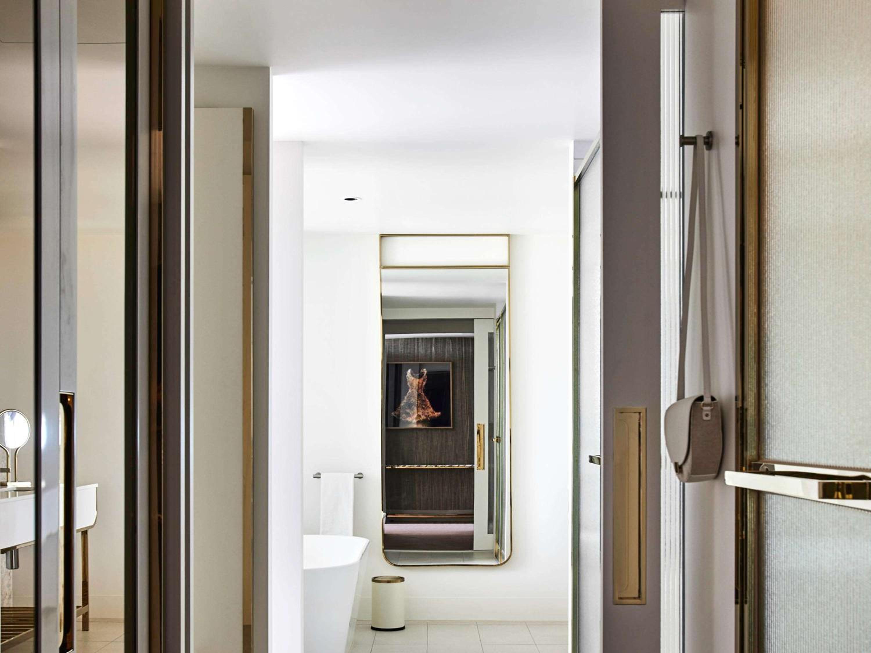 One-Bedroom Deluxe King Suite - Photo 2