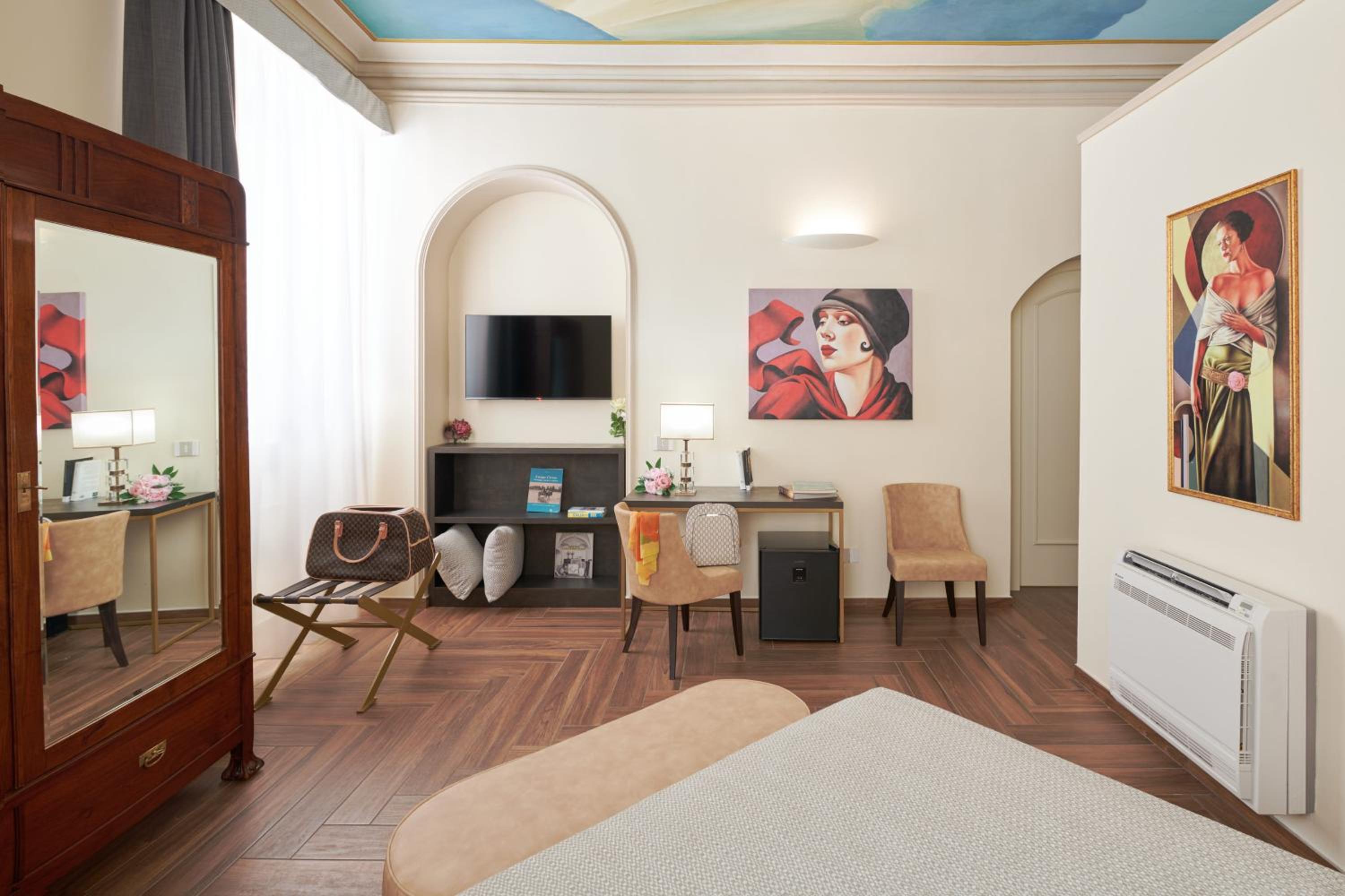 Standard King Room photo 3