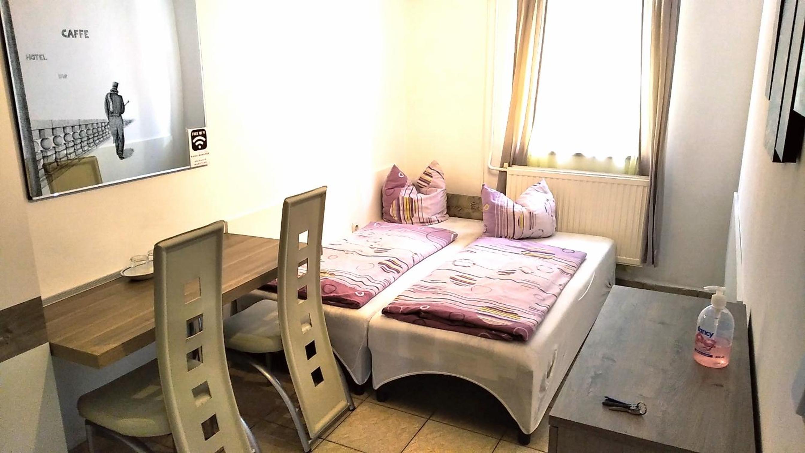 Double or Twin Room - Photo 6