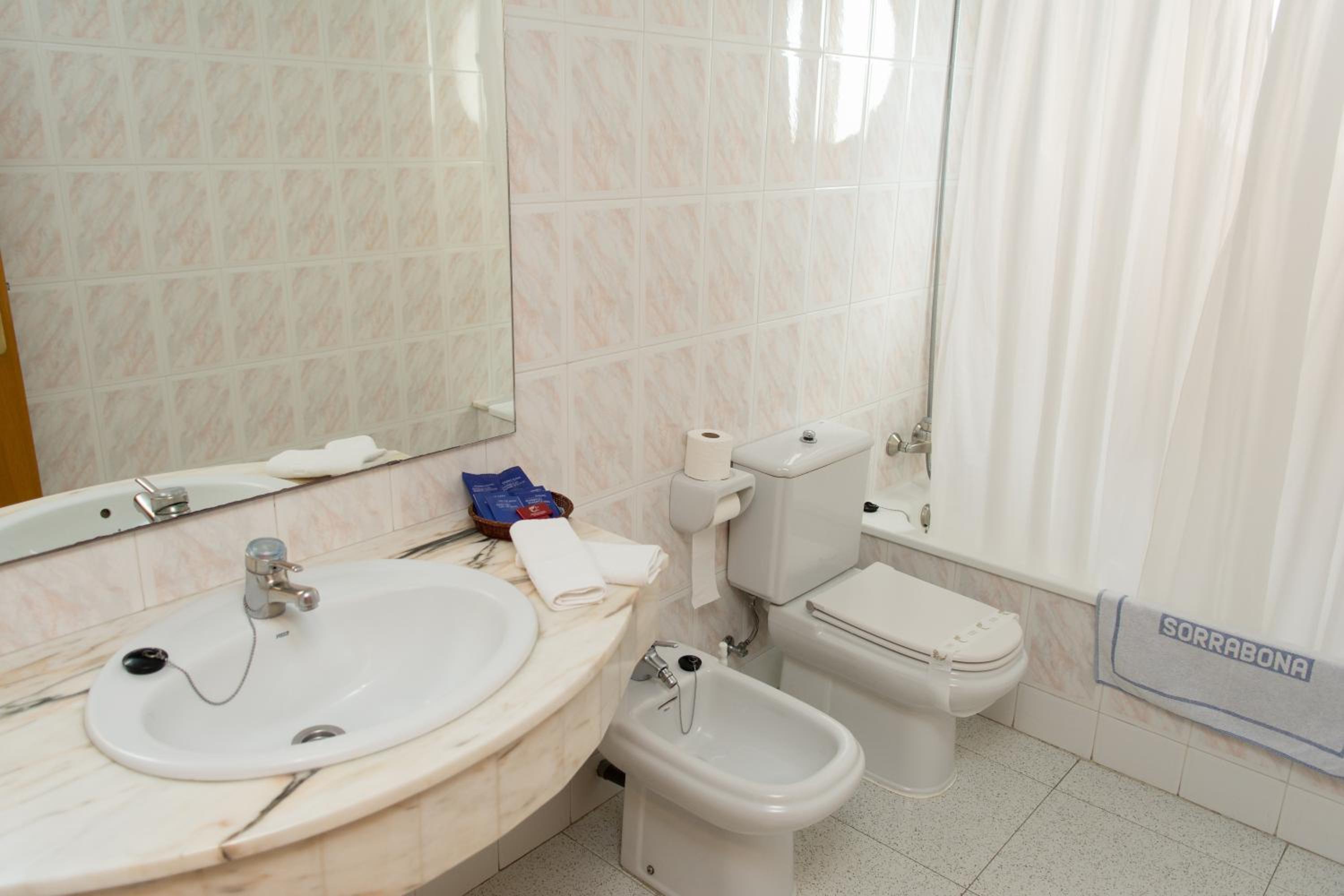 Double Room with Sea View - Photo 3