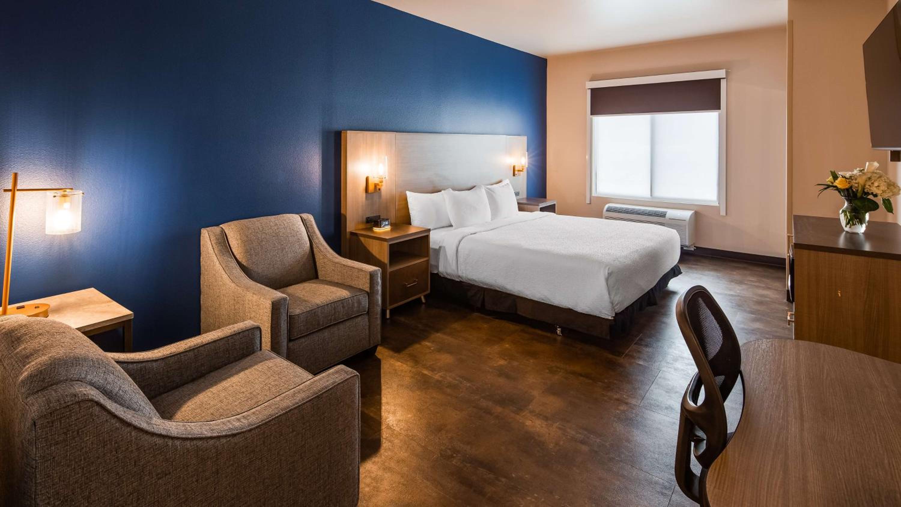 One-Bedroom King Suite - Photo 1