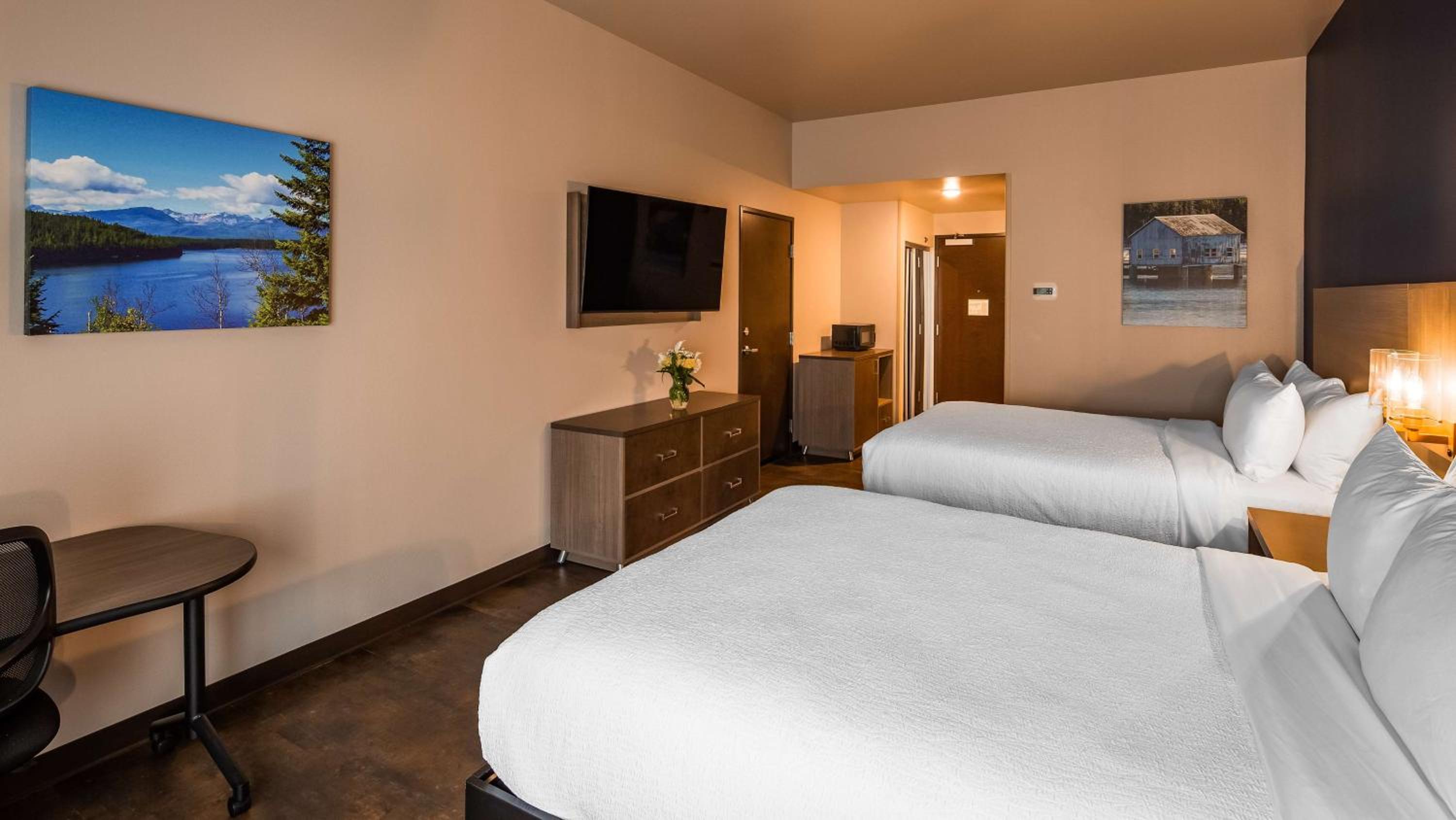 Queen Room with Two Queen Beds and View - Photo 3