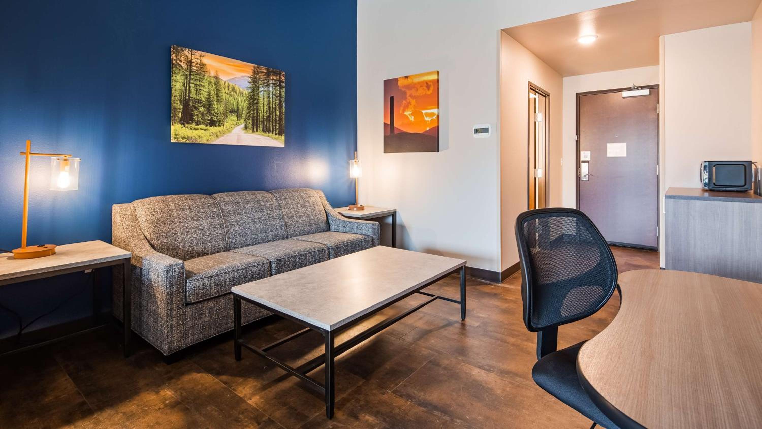 One-Bedroom King Suite - Photo 3
