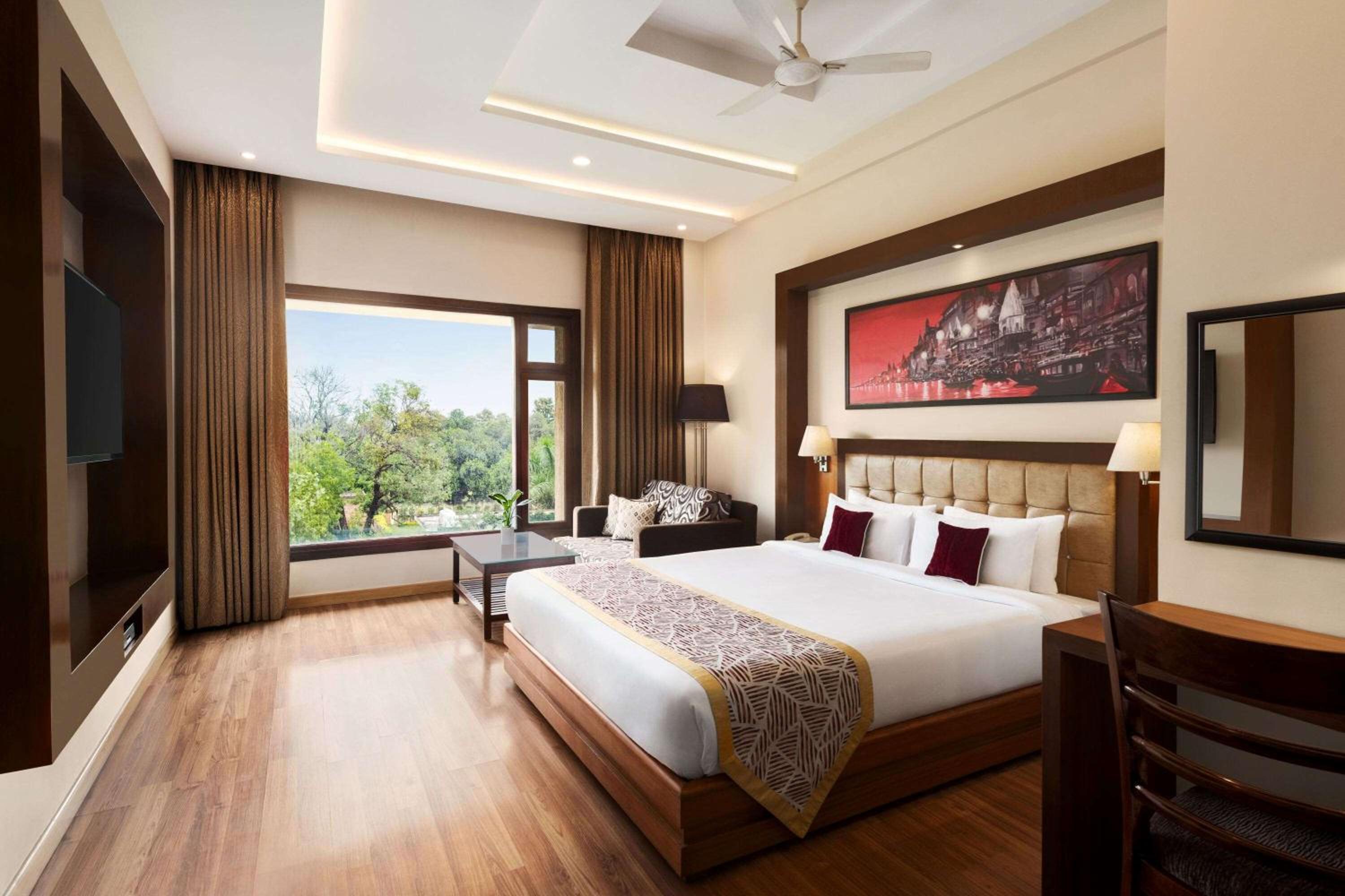 Premium King Room - Non-Smoking - Photo 1