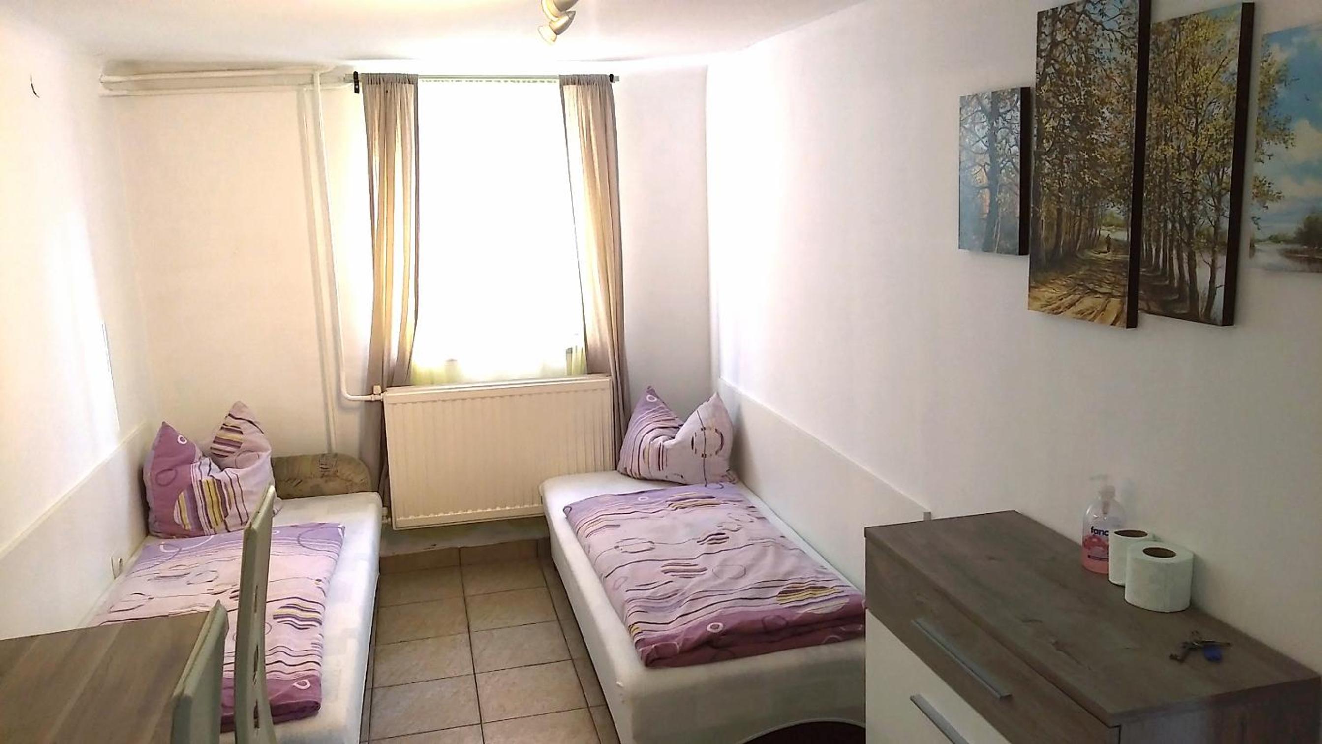 Double or Twin Room - Photo 4
