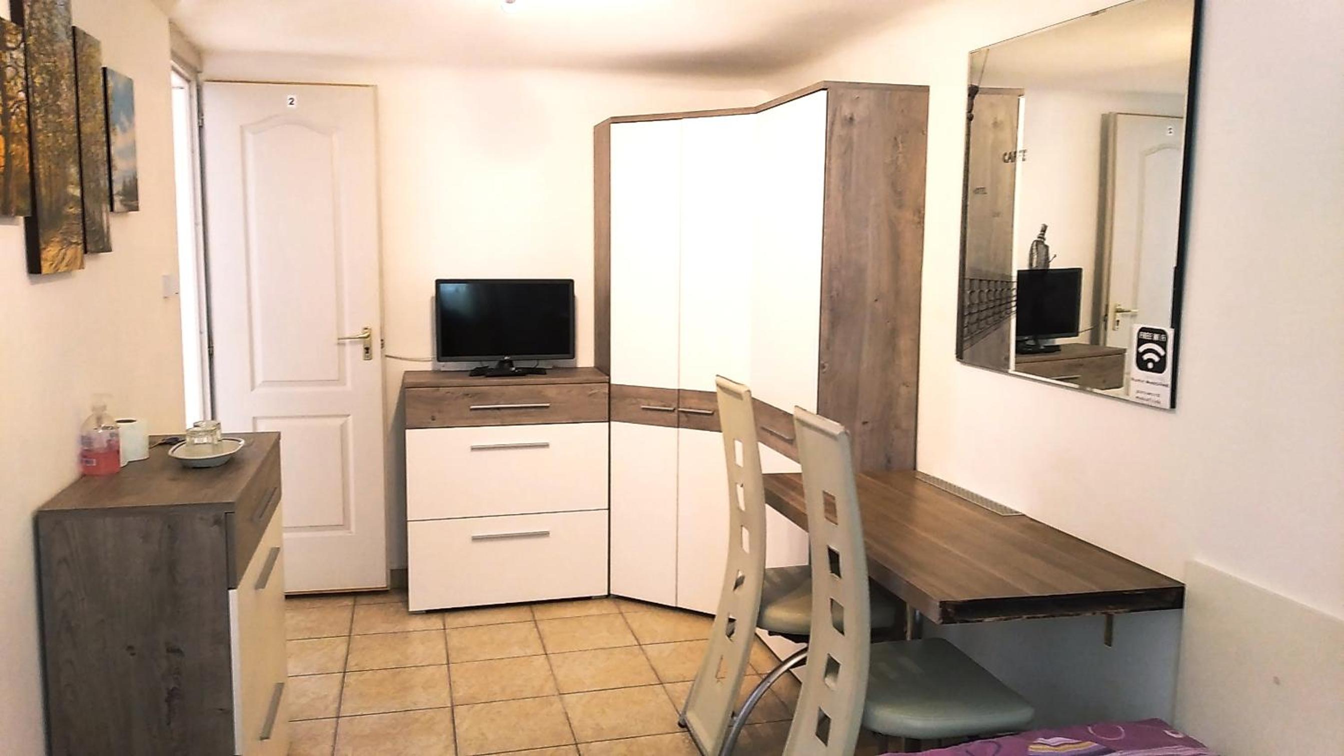 Double or Twin Room - Photo 3