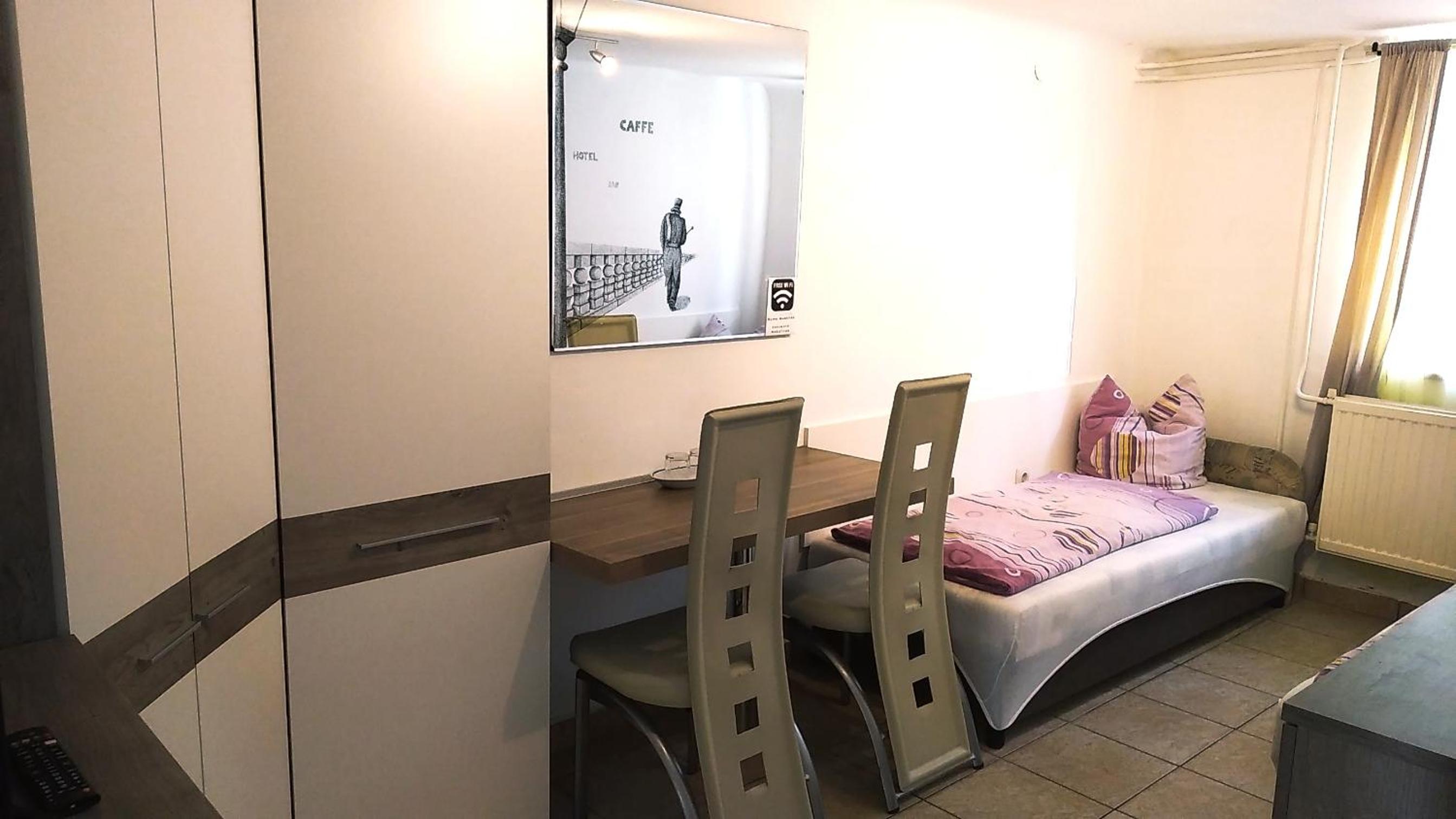 Double or Twin Room - Photo 5