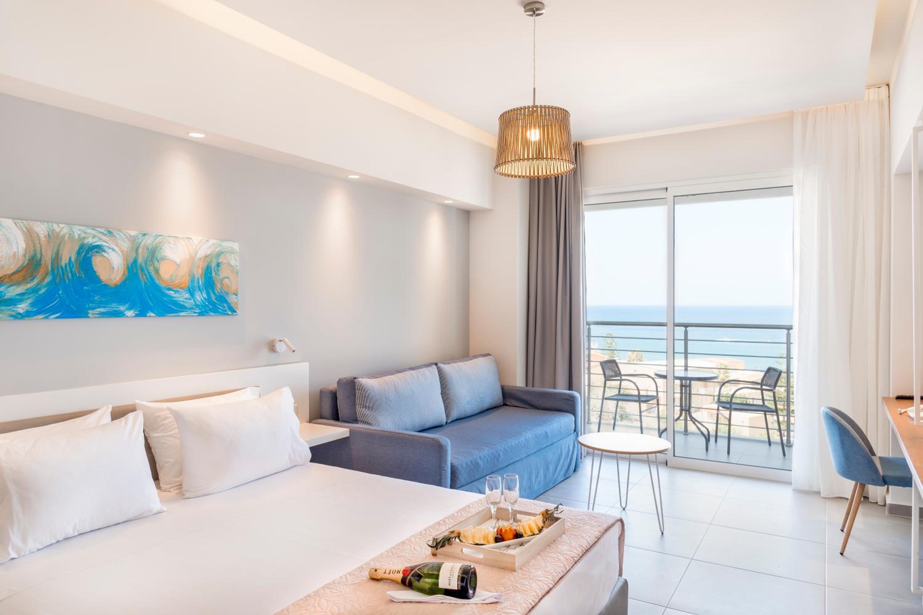 Superior Room with Sea View - Photo 3
