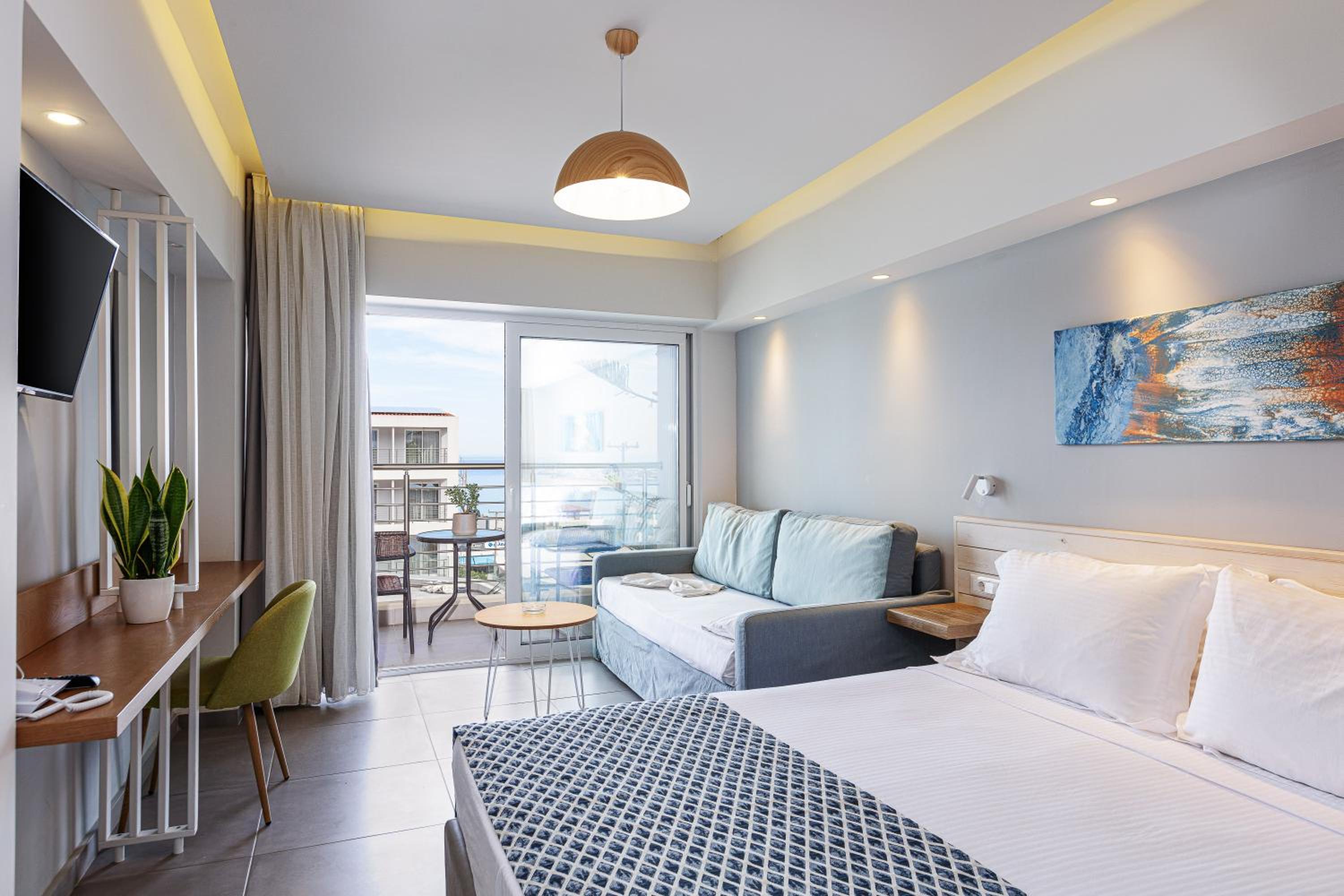 Superior Room with Sea View - Photo 5
