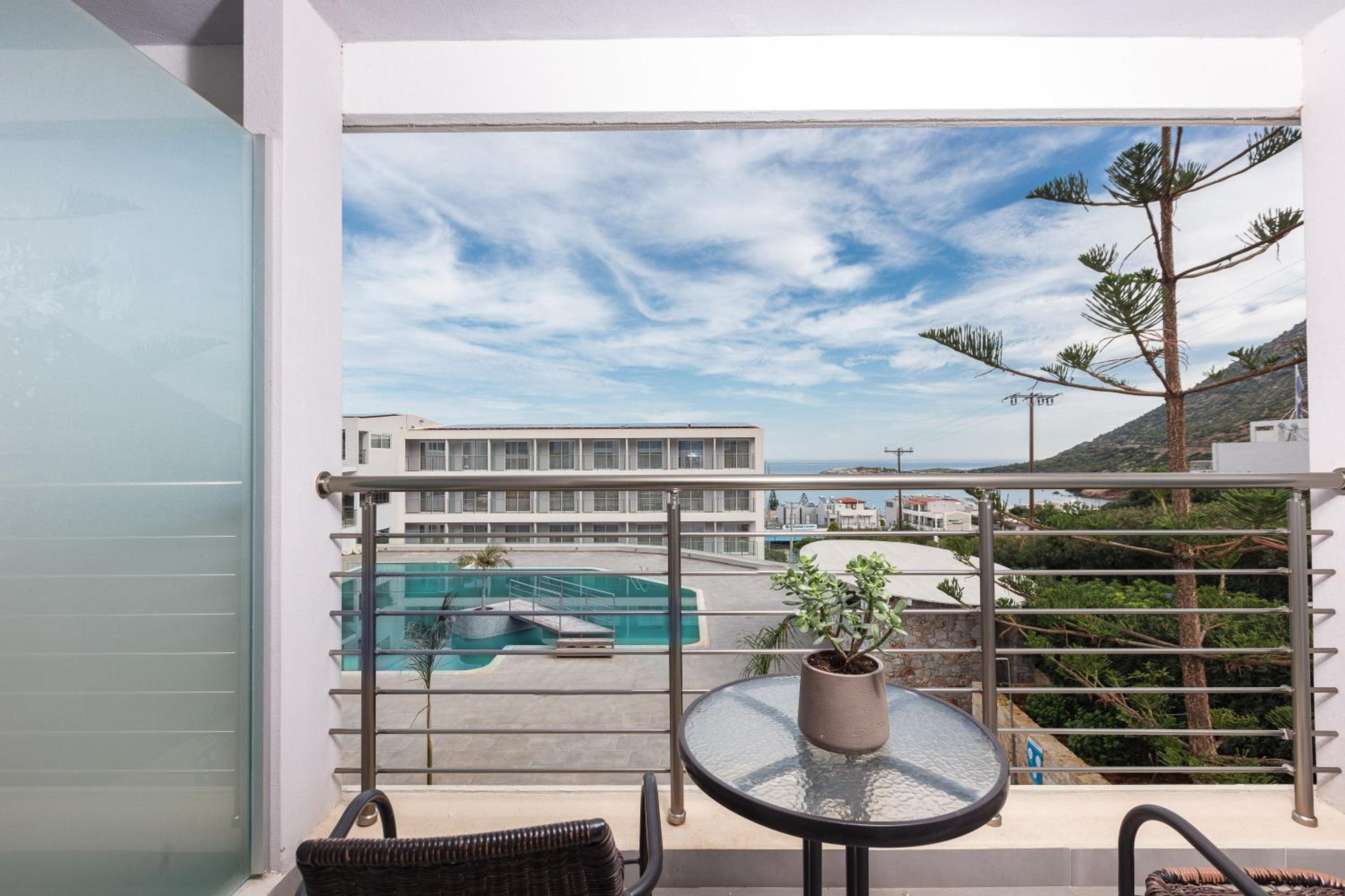 Superior Room with Sea View - Photo 6