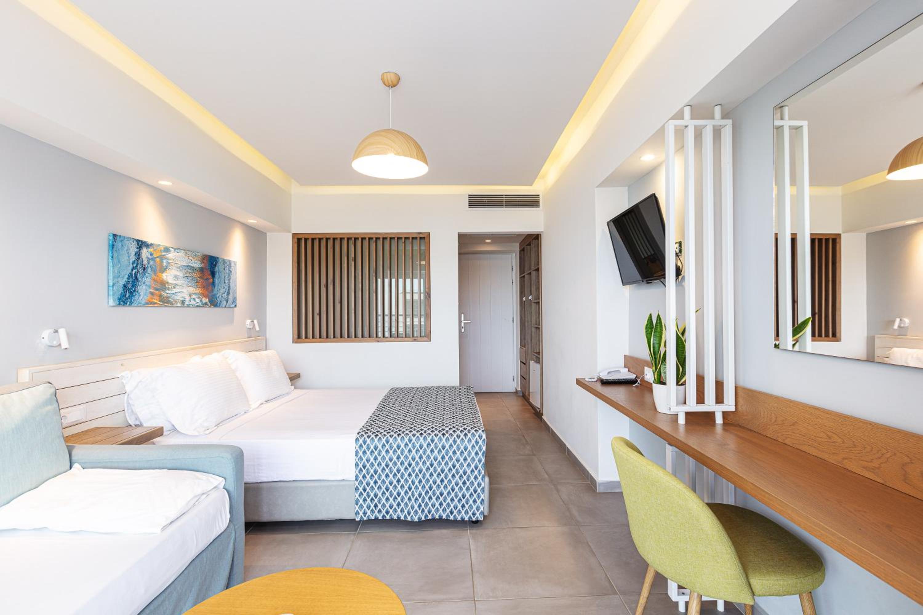 Superior Room with Sea View - Photo 7