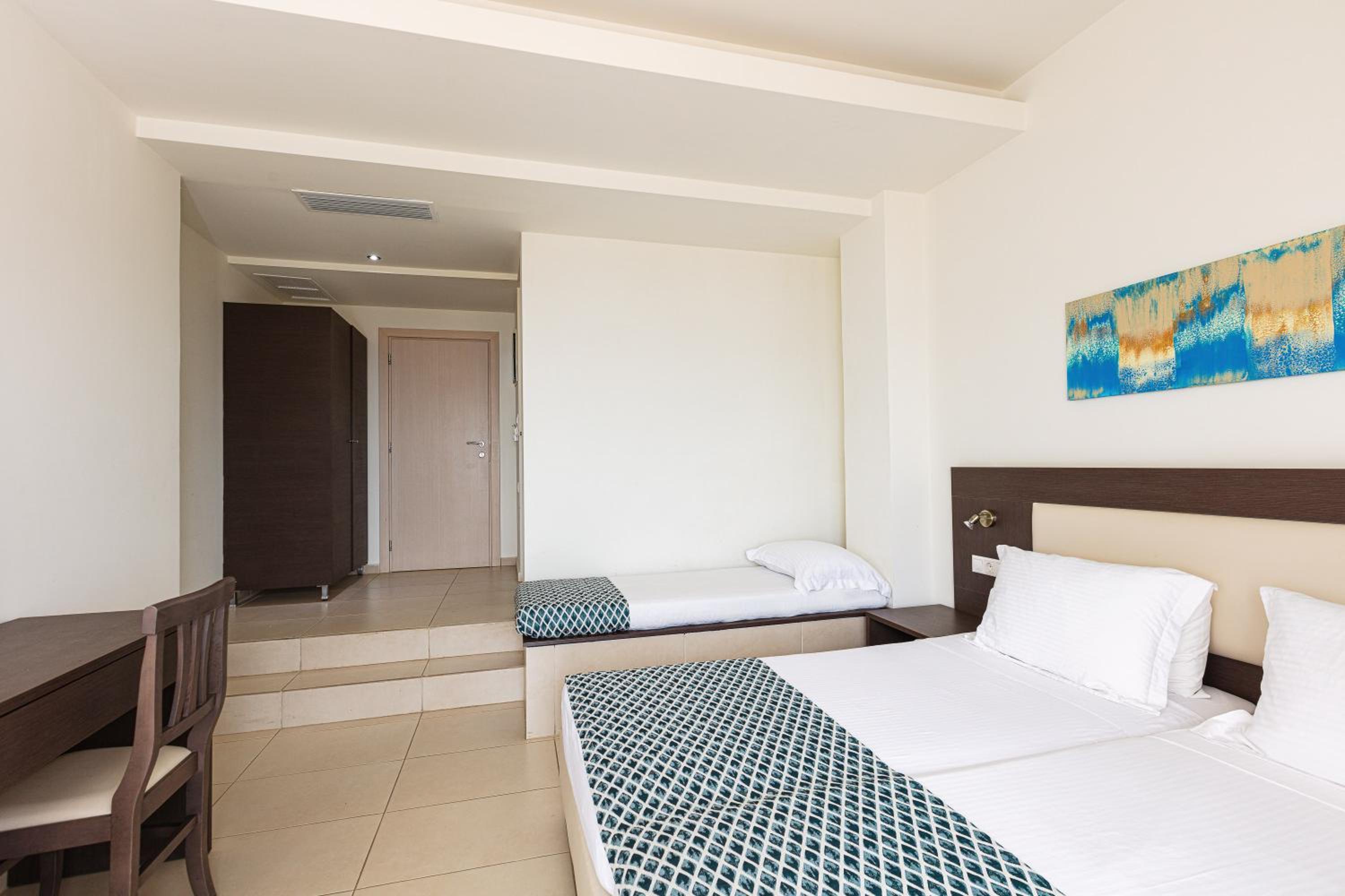 Superior Room with Sea View - Photo 22
