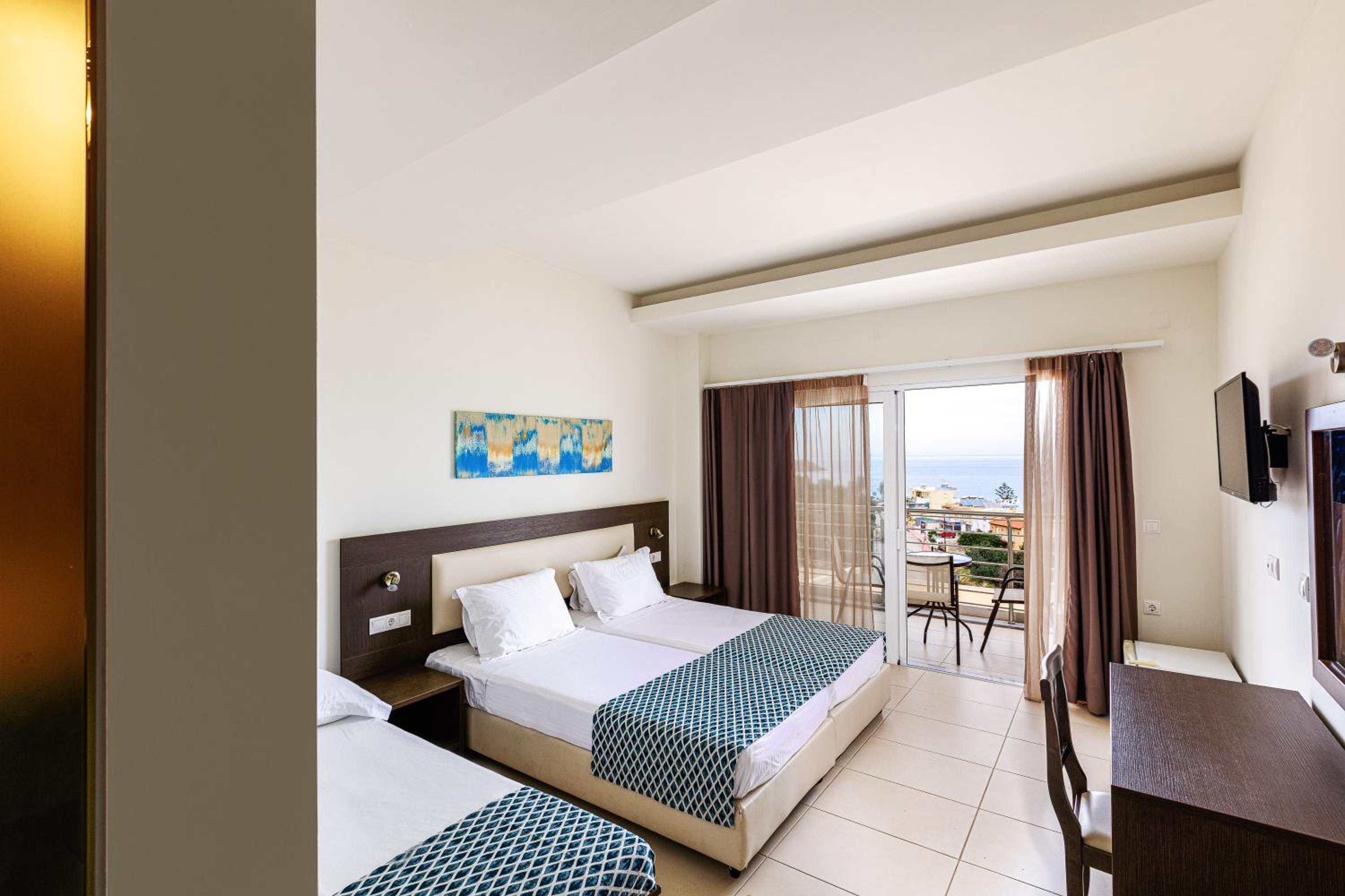 Superior Room with Sea View - Photo 23