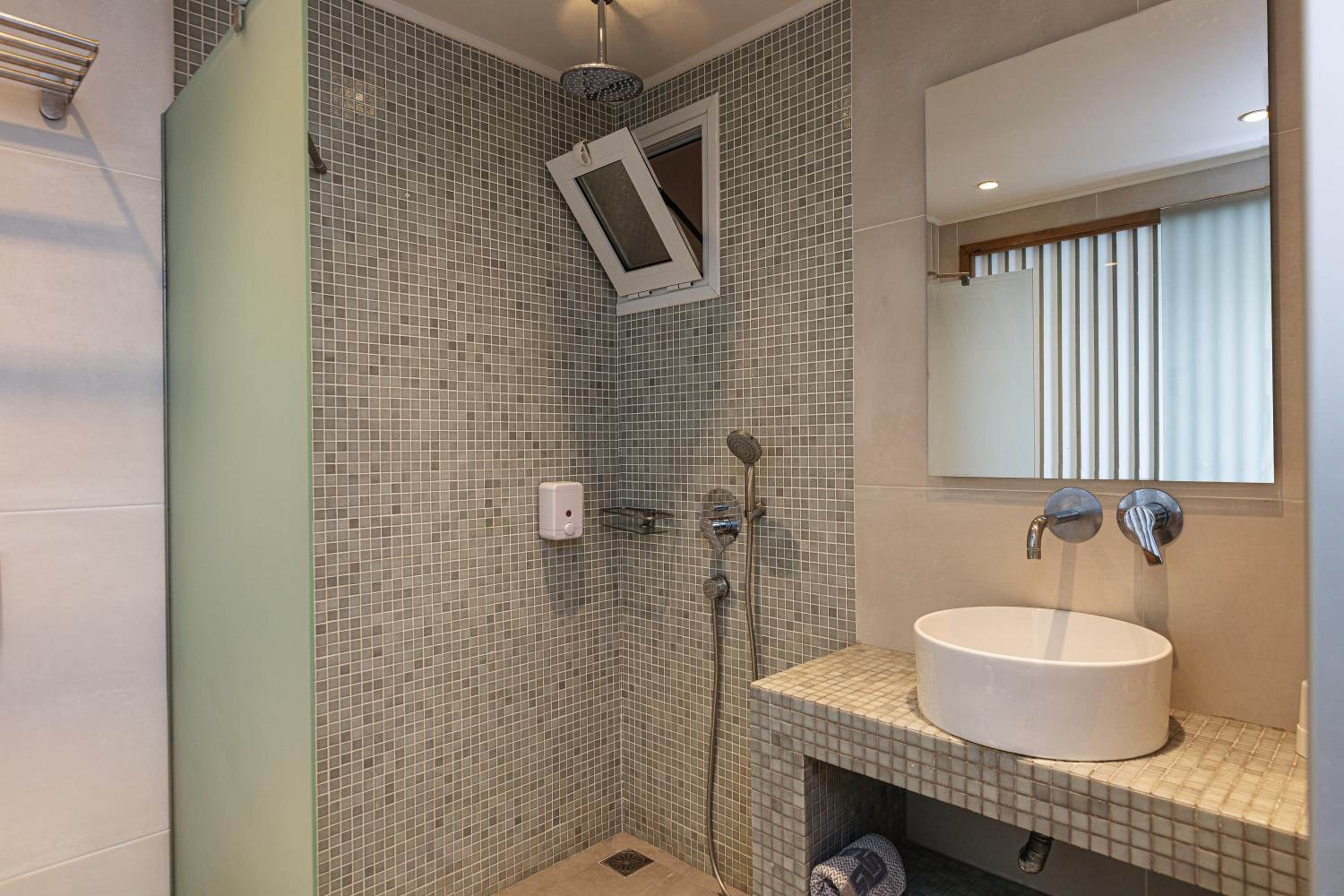 Superior Room with Sea View - Photo 12