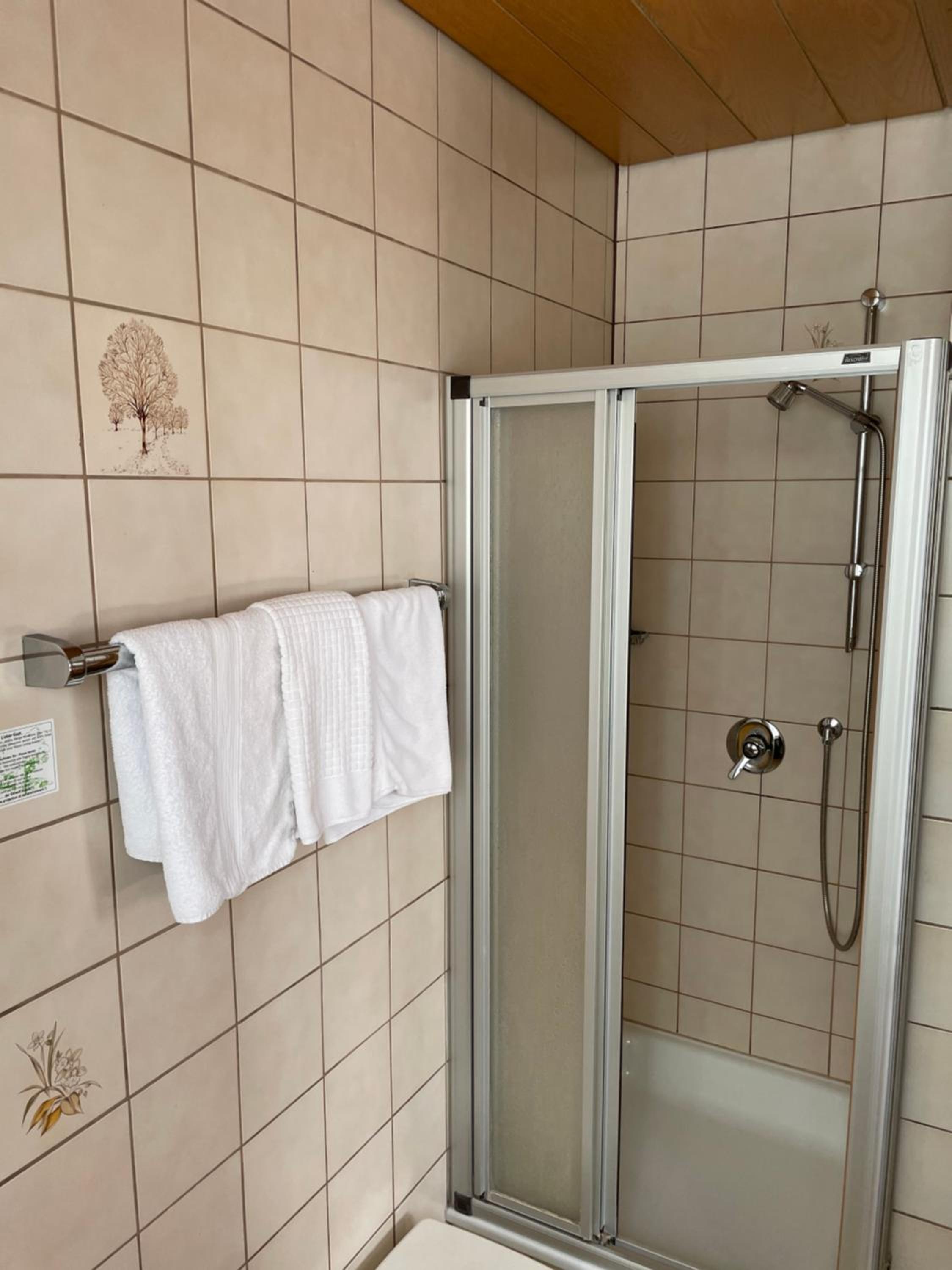Double Room - Photo 6