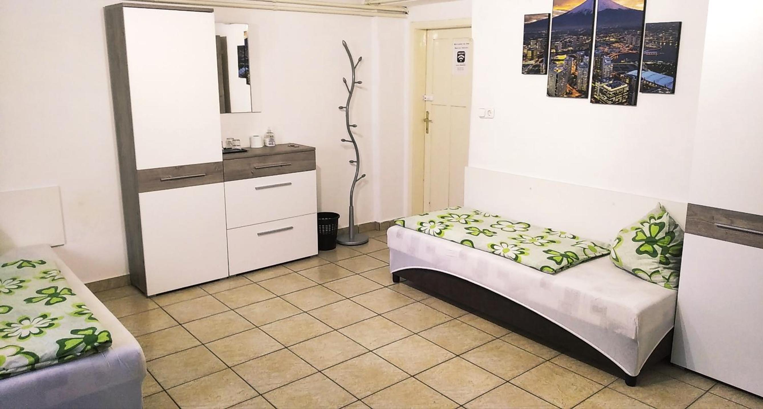 Quadruple Room with Shared Bathroom photo 3