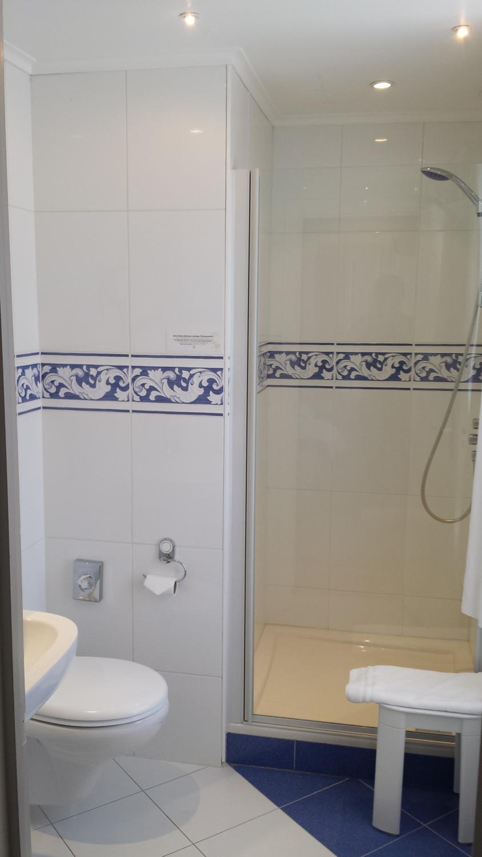 Standard Double Room - Photo 3
