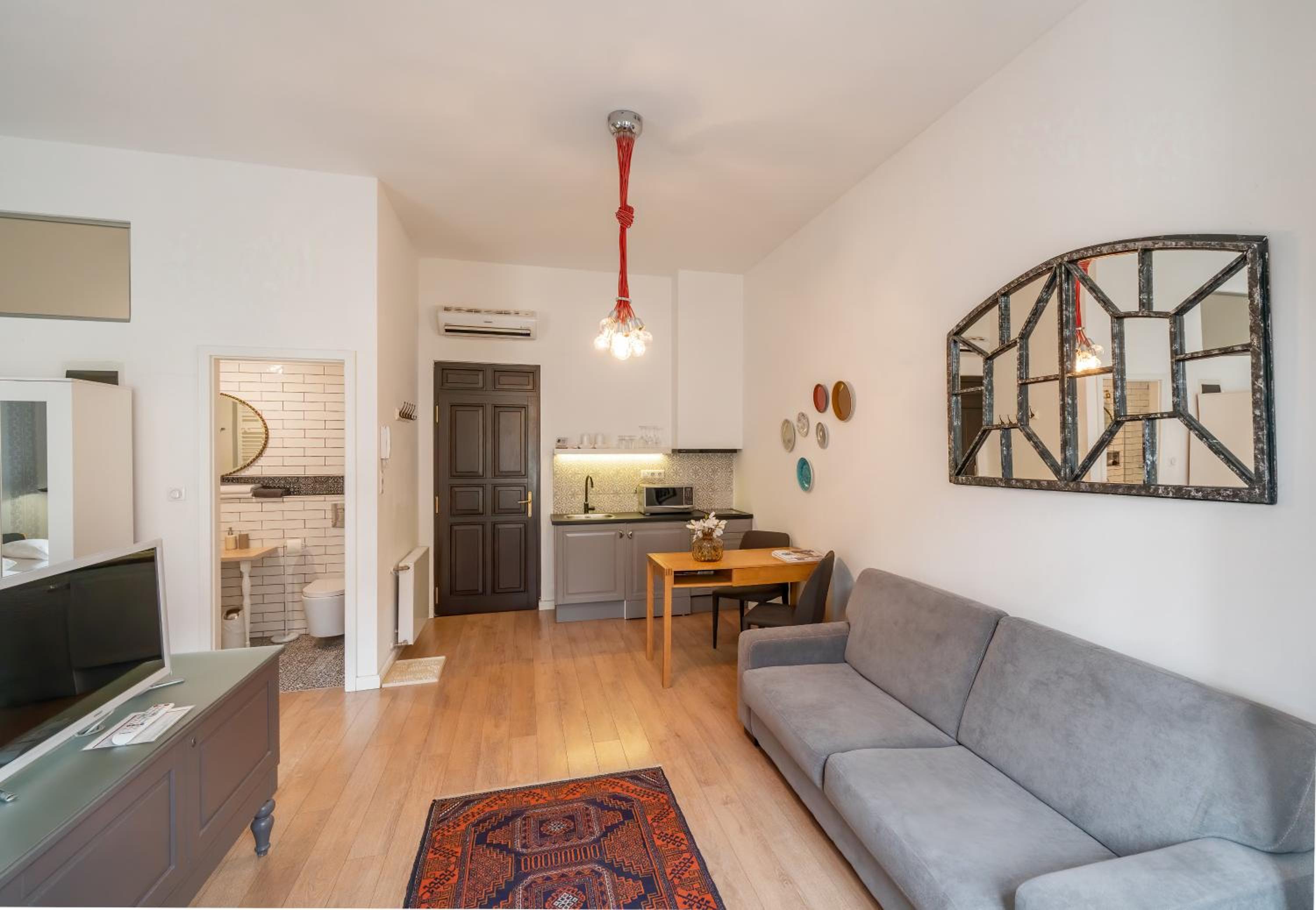 Studio Apartment photo 1