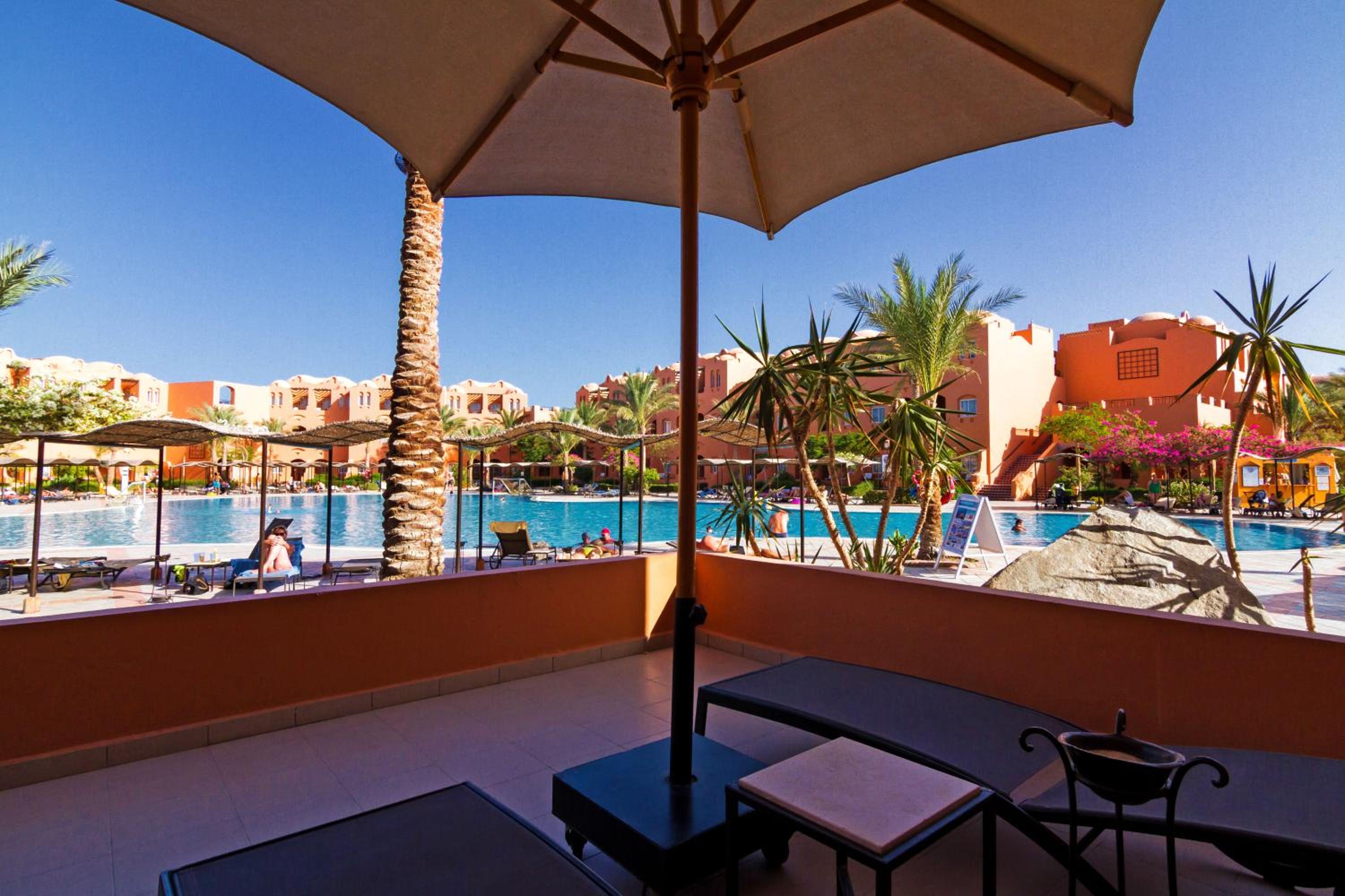 Junior Suite with Pool View thumbnail 6