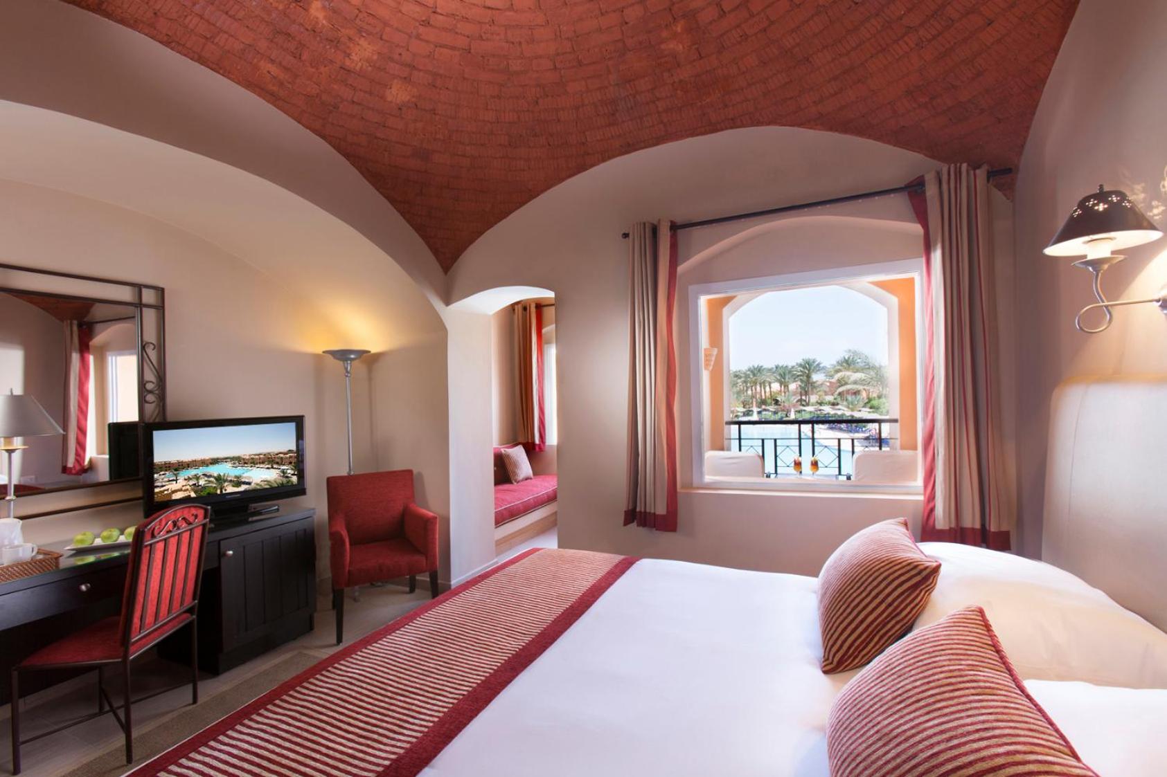 Junior Suite with Pool View