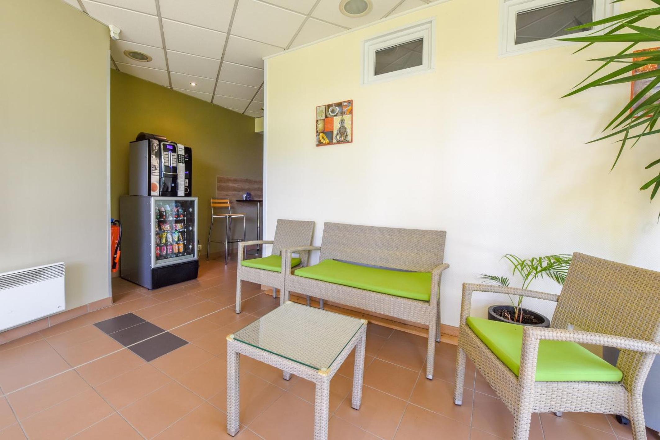 One-Bedroom Apartment with Terrace photo 3