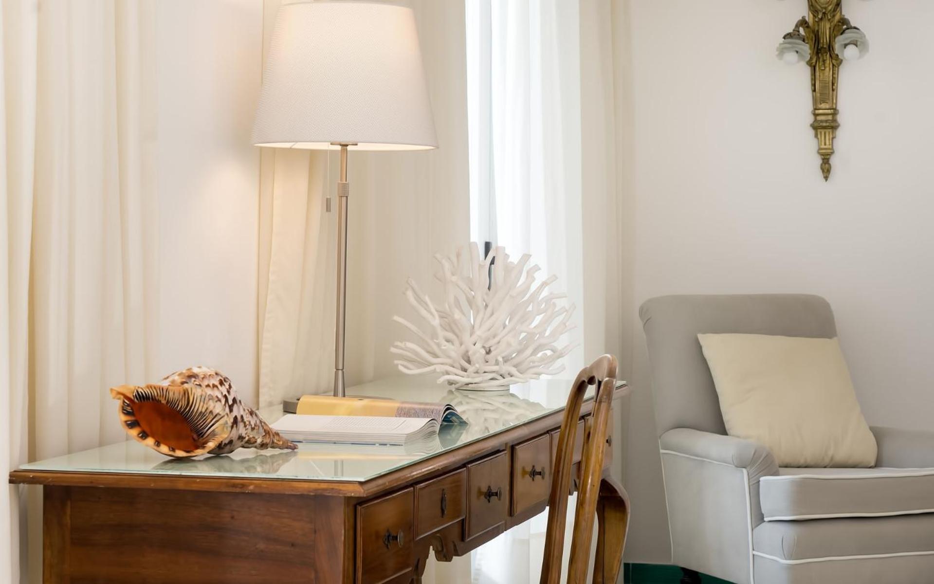 Deluxe Suite with Terrace and Sea View - Photo 10