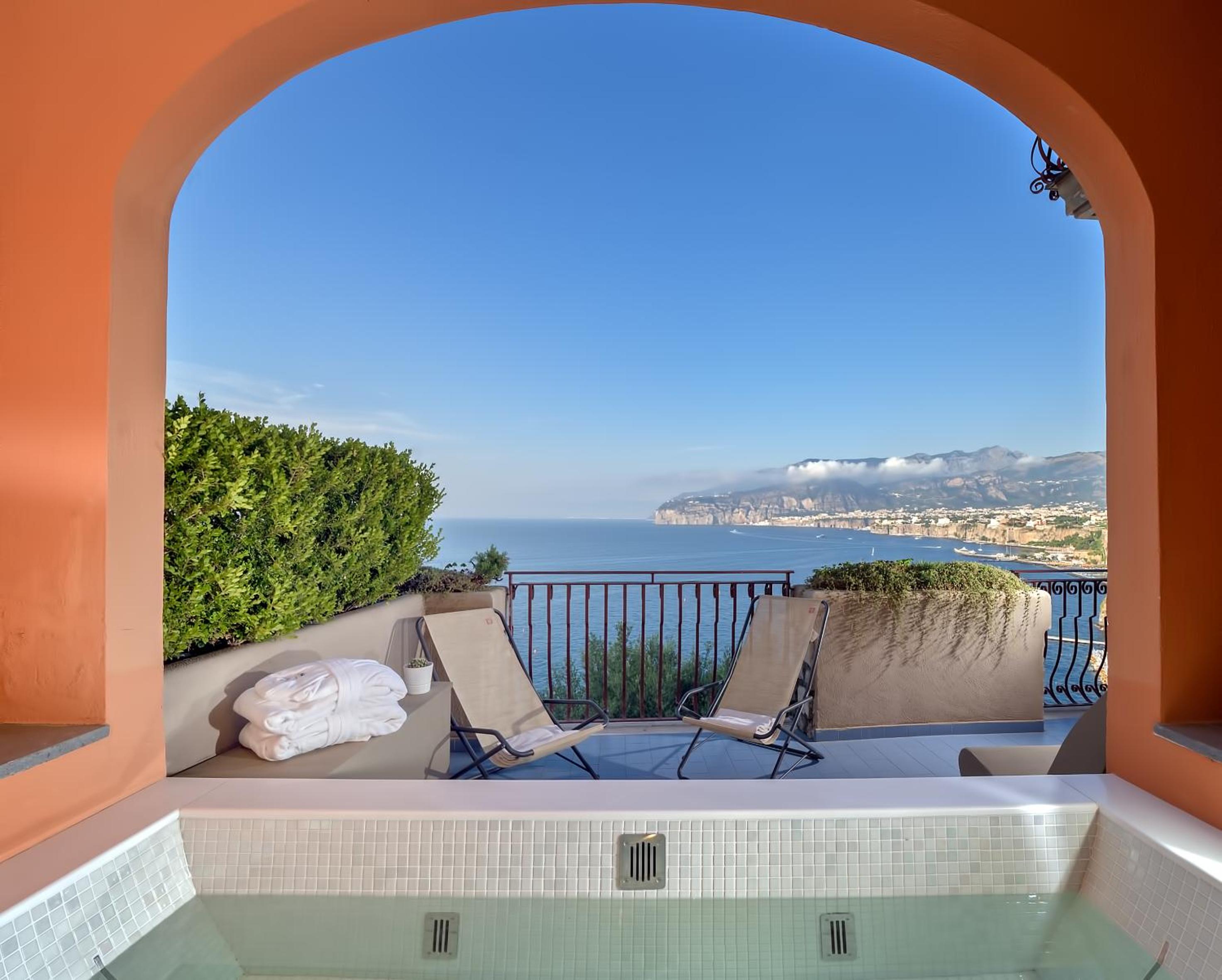 Deluxe Suite with Terrace and Sea View - Photo 8