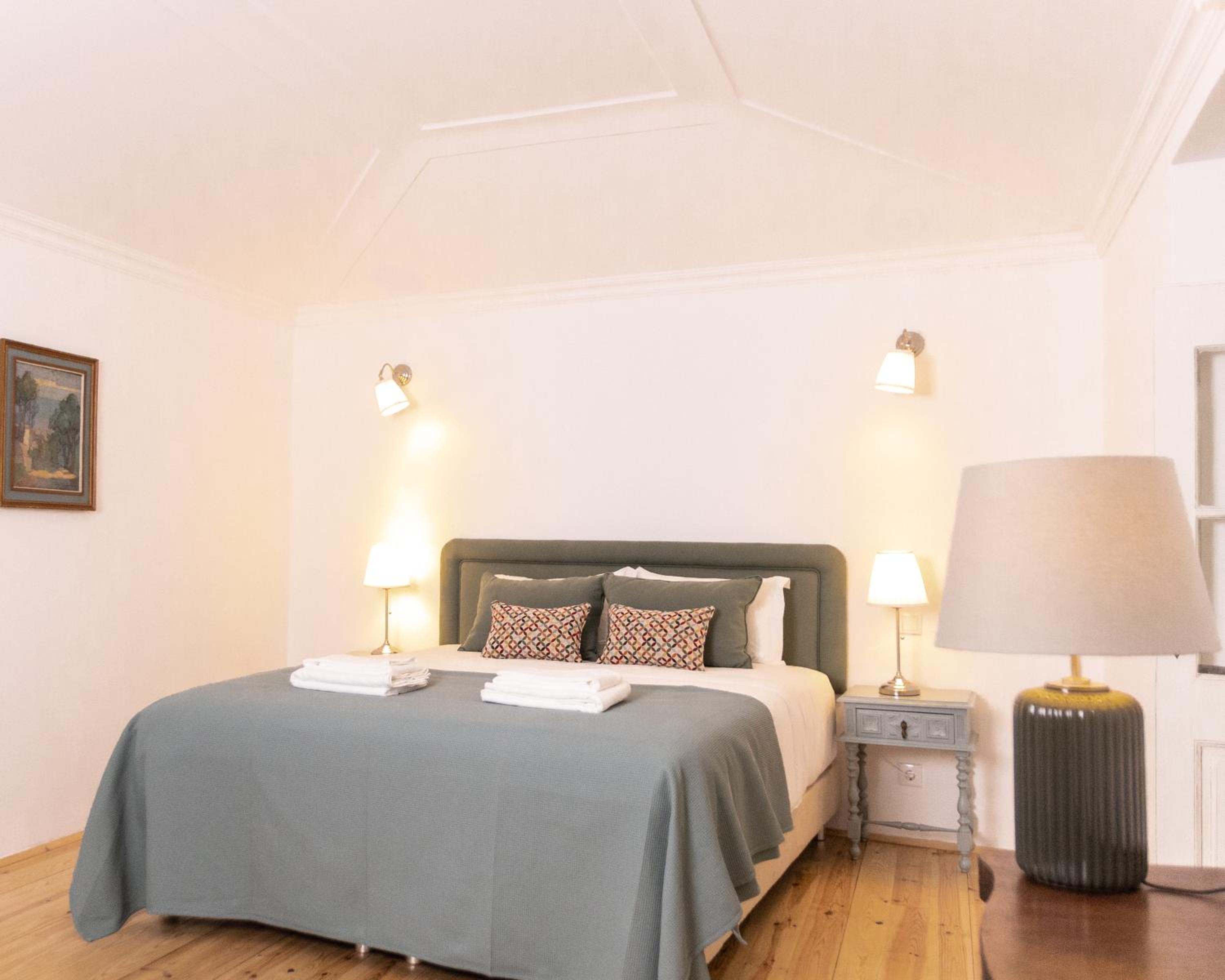 Deluxe Double or Twin Room with City View - Photo 4