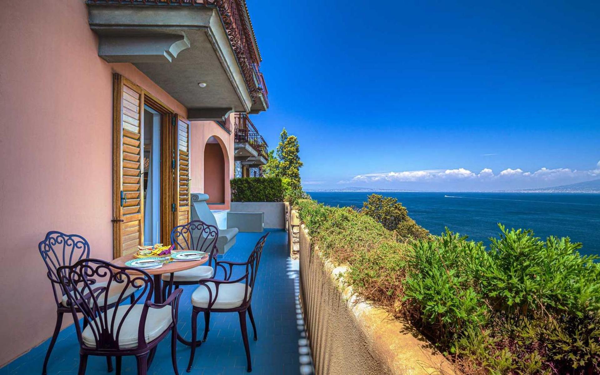 Deluxe Suite with Terrace and Sea View - Photo 12