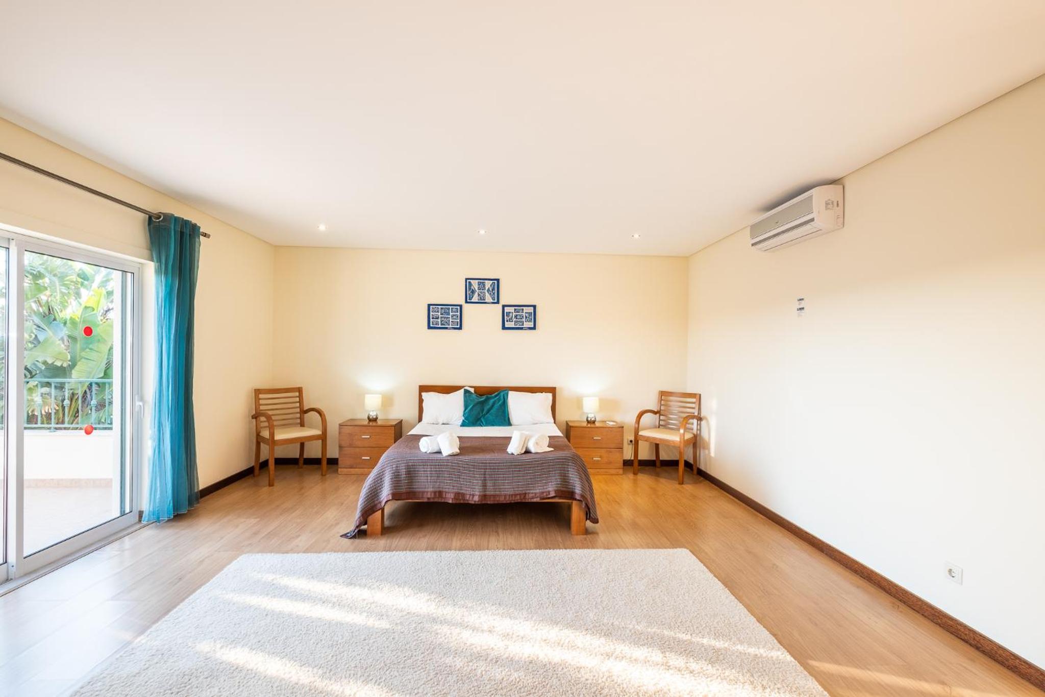Villa photo 2