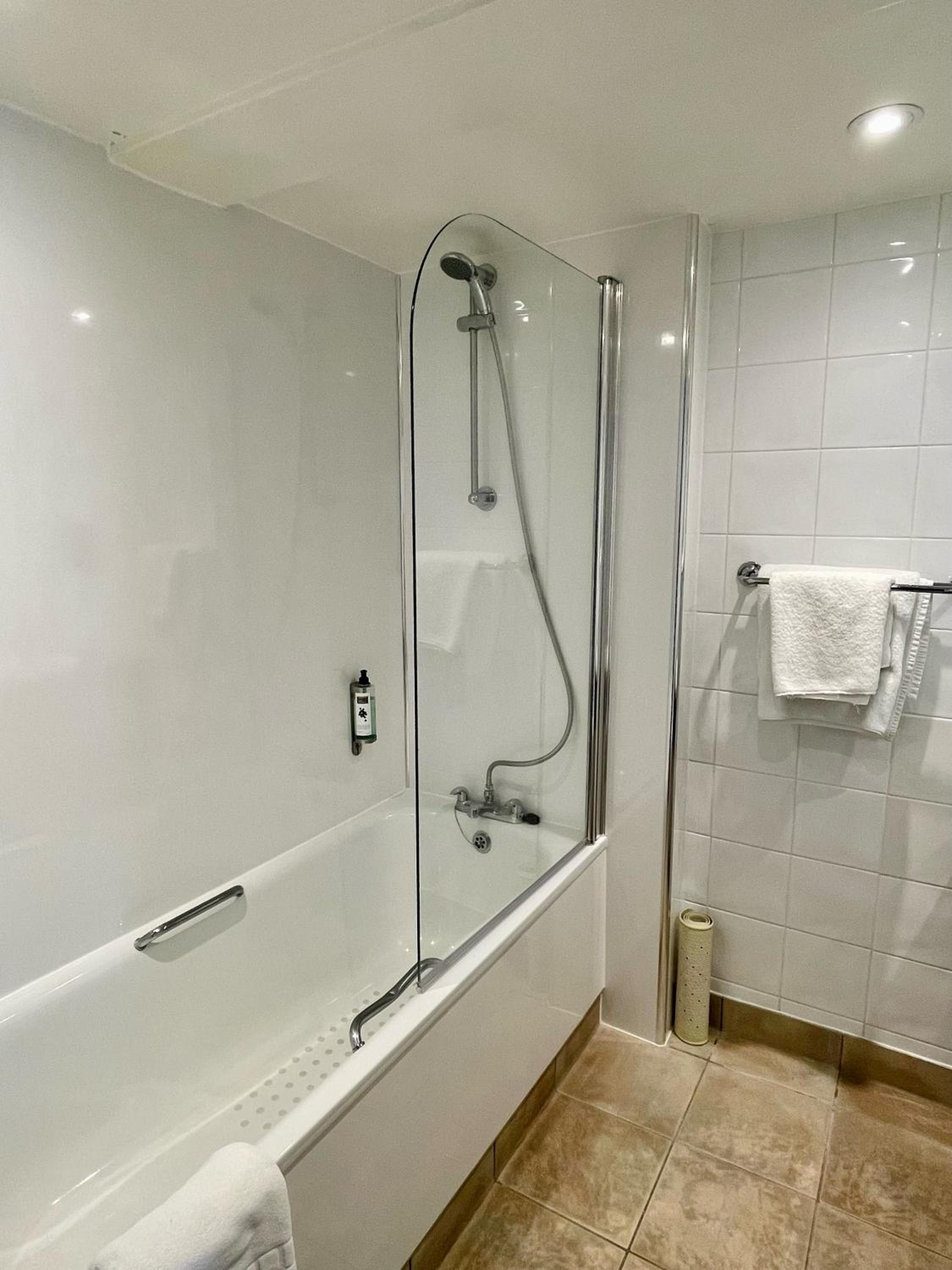 Standard Double Room - Non-Smoking - Photo 5