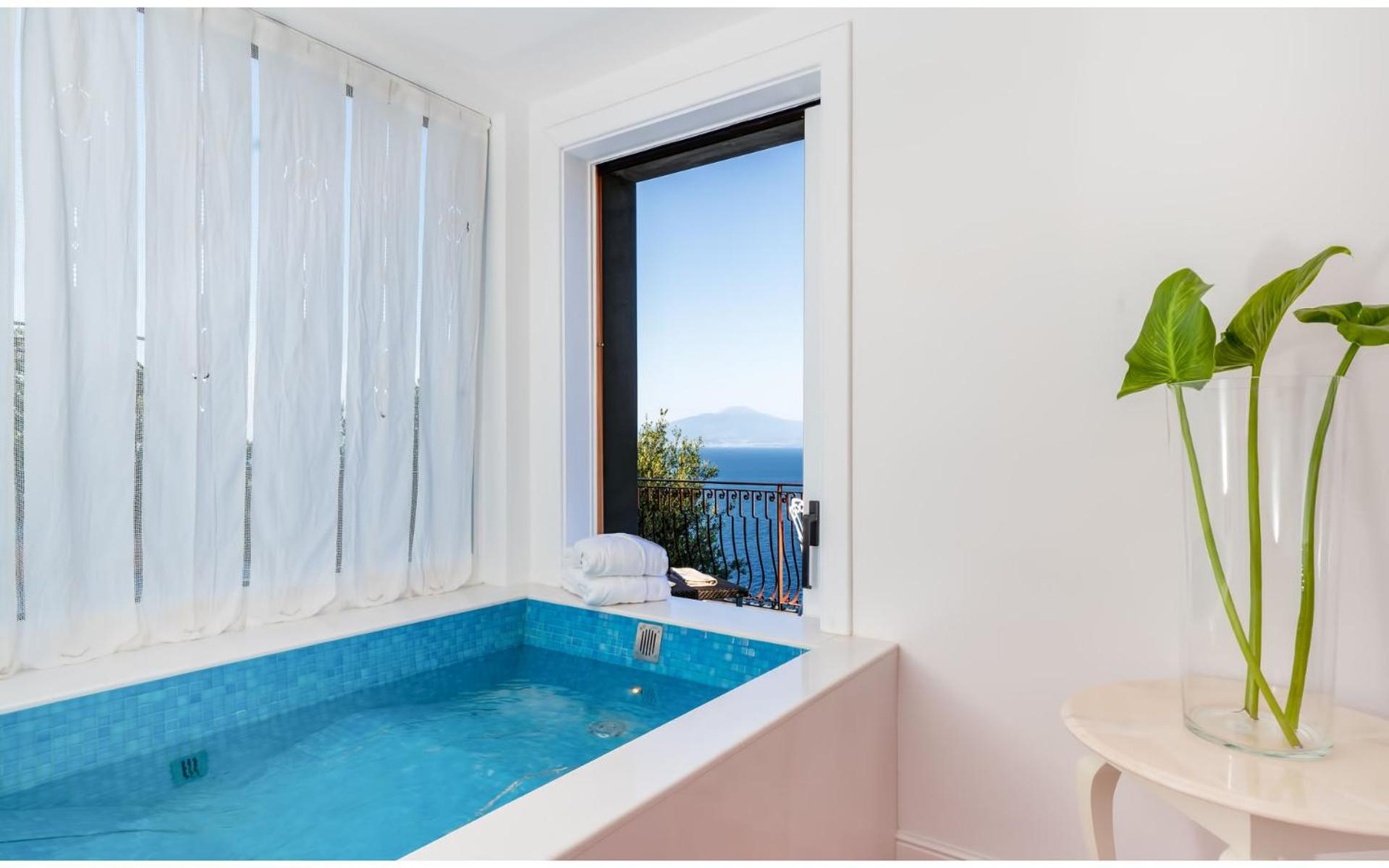 King Suite with Spa Bath with Terrace and Sea View - Photo 22