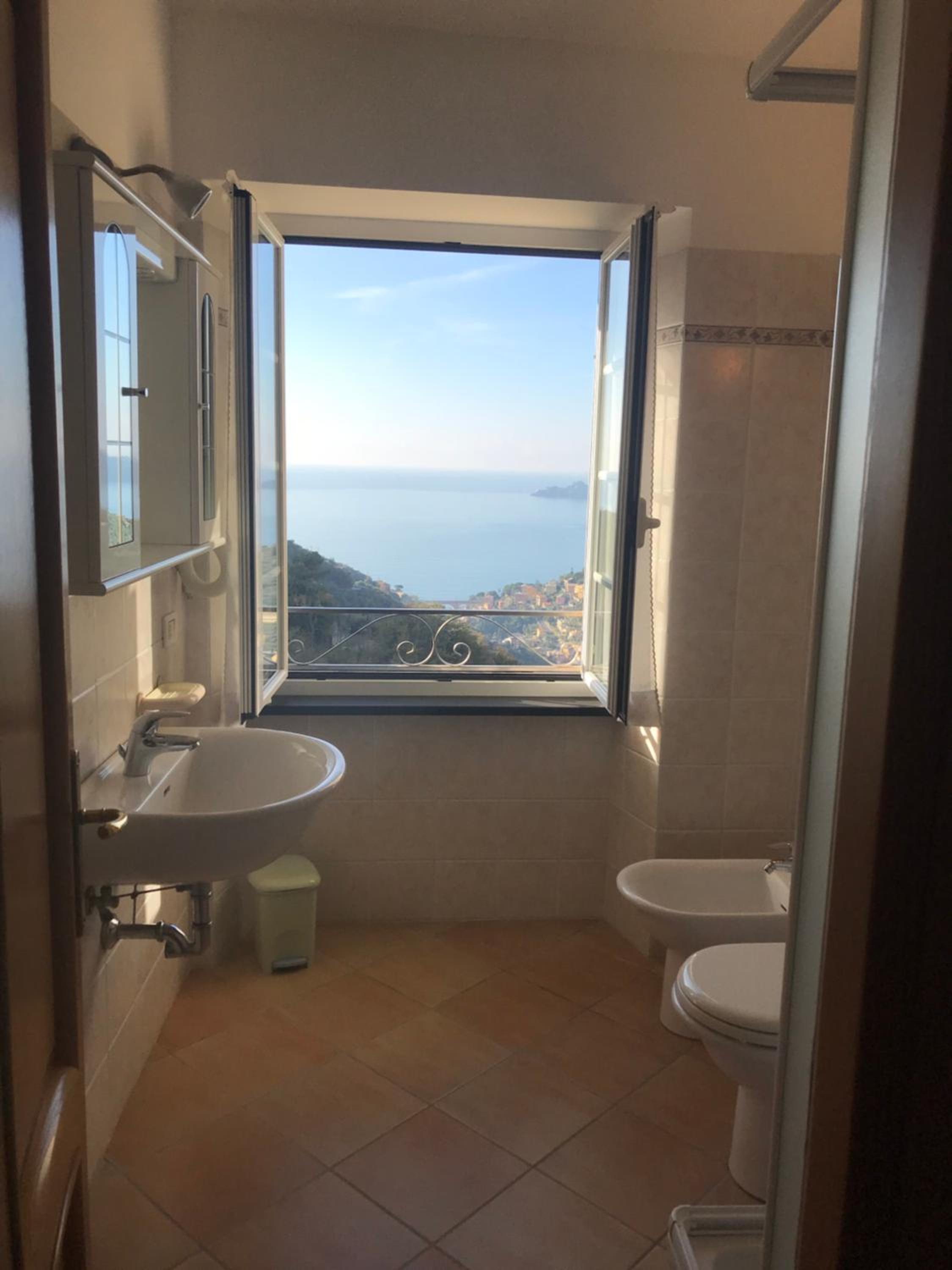 Double or Twin Room with Private Bathroom - Photo 4