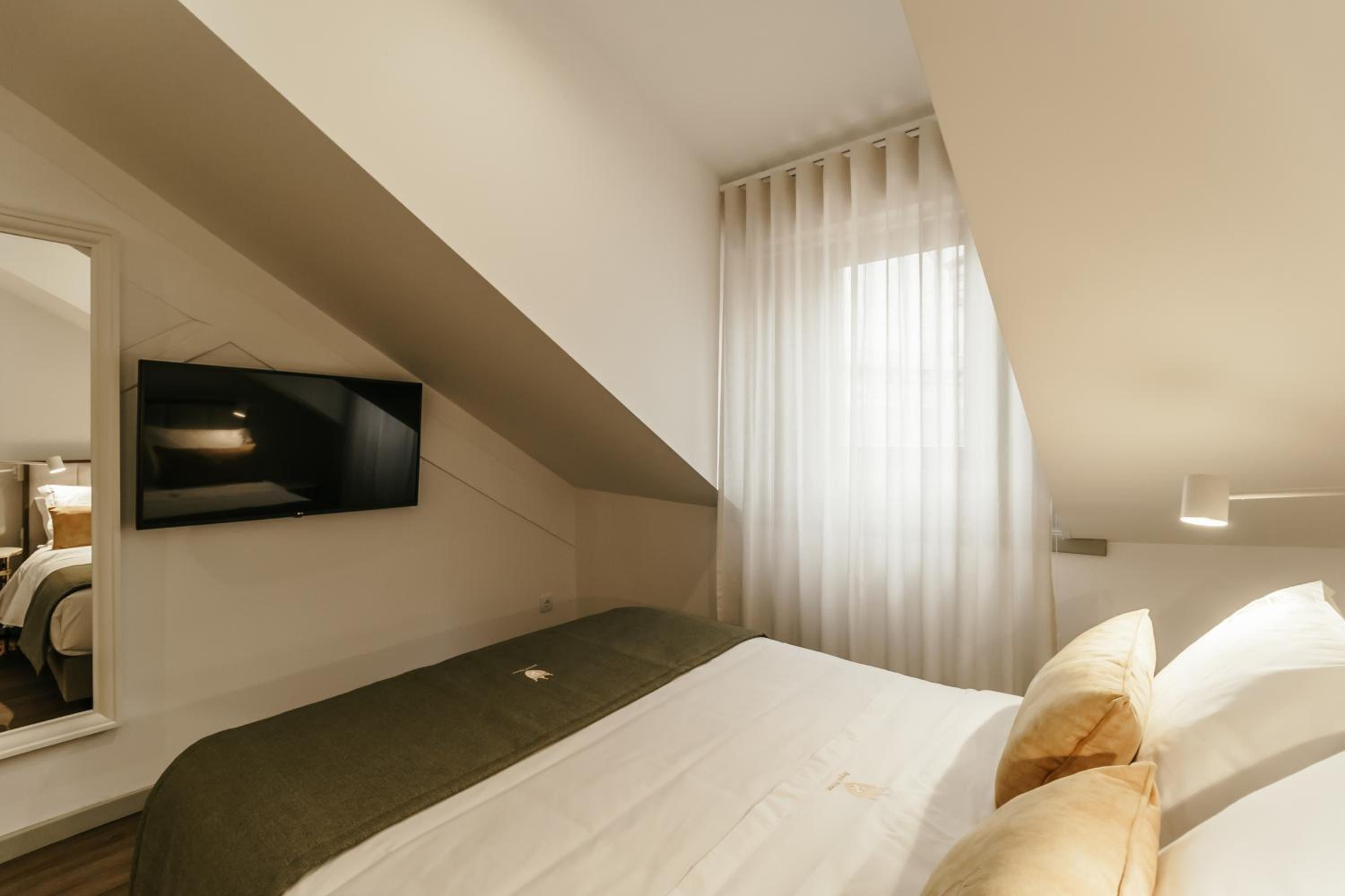 One-Bedroom Apartment - Photo 1