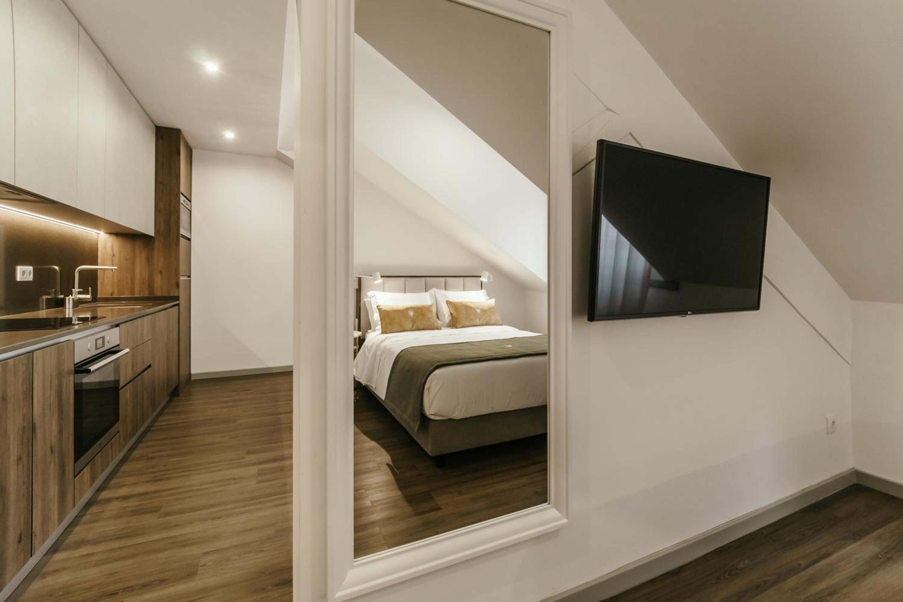 One-Bedroom Apartment - Photo 2