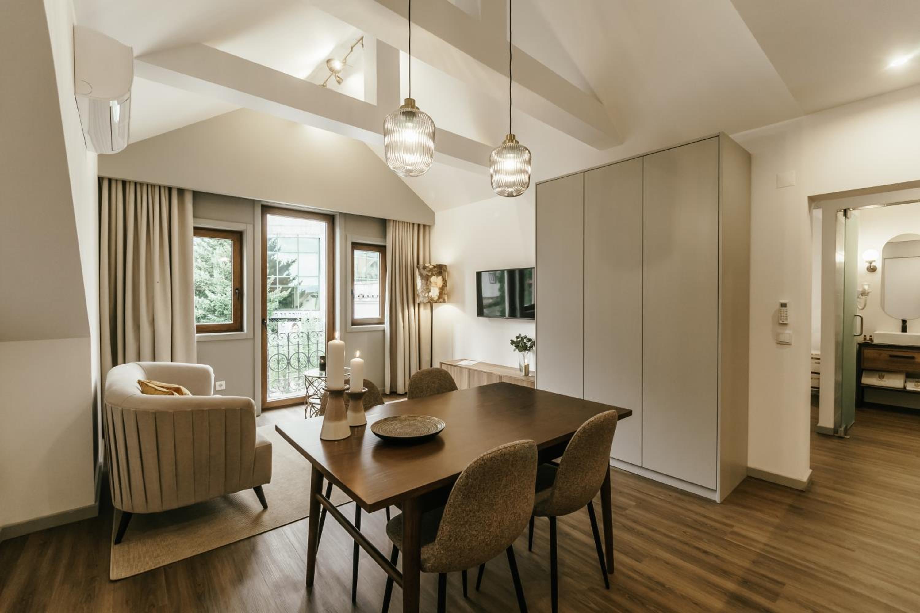 One-Bedroom Apartment - Photo 9