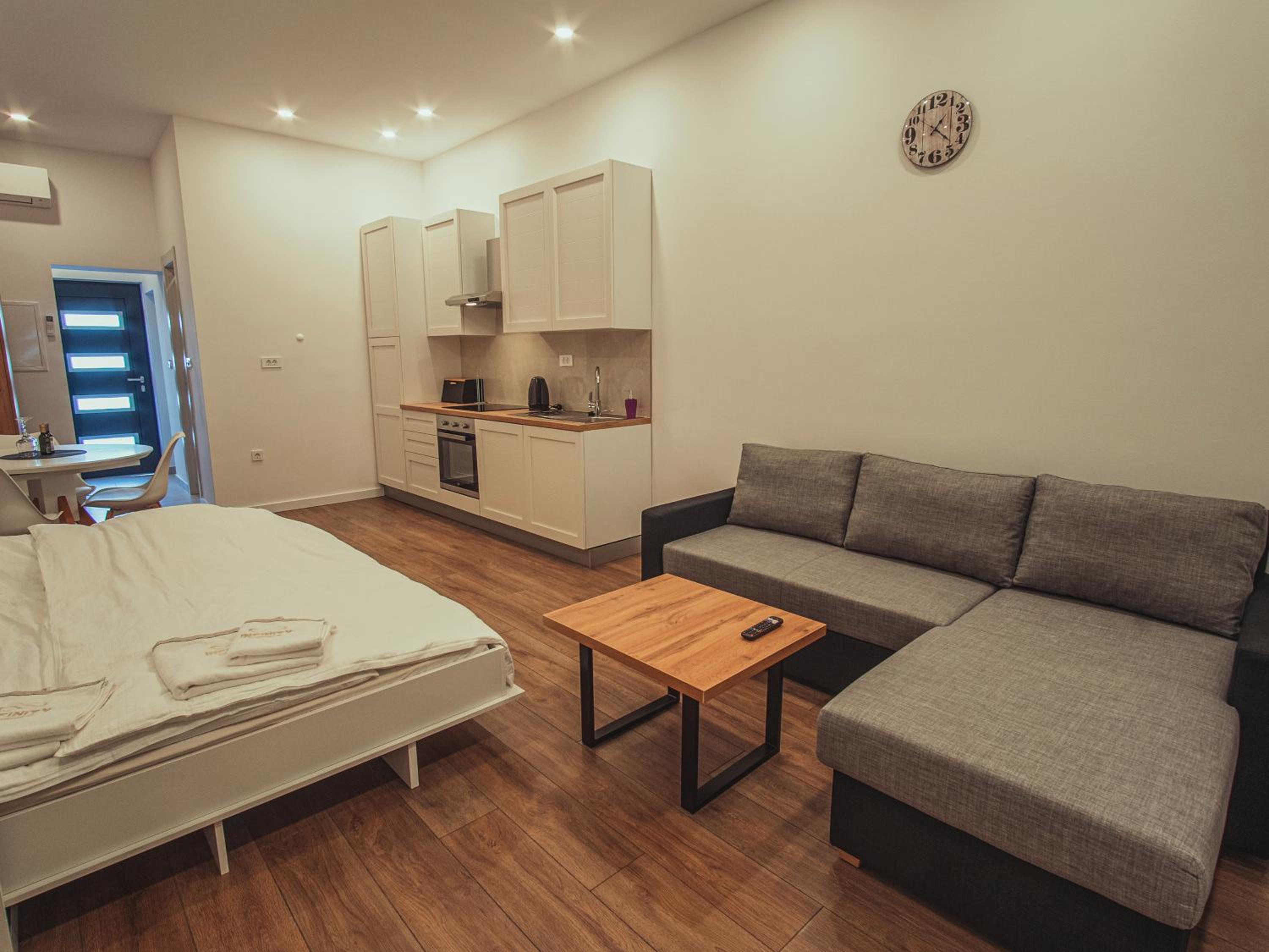 Studio Apartment - Photo 16